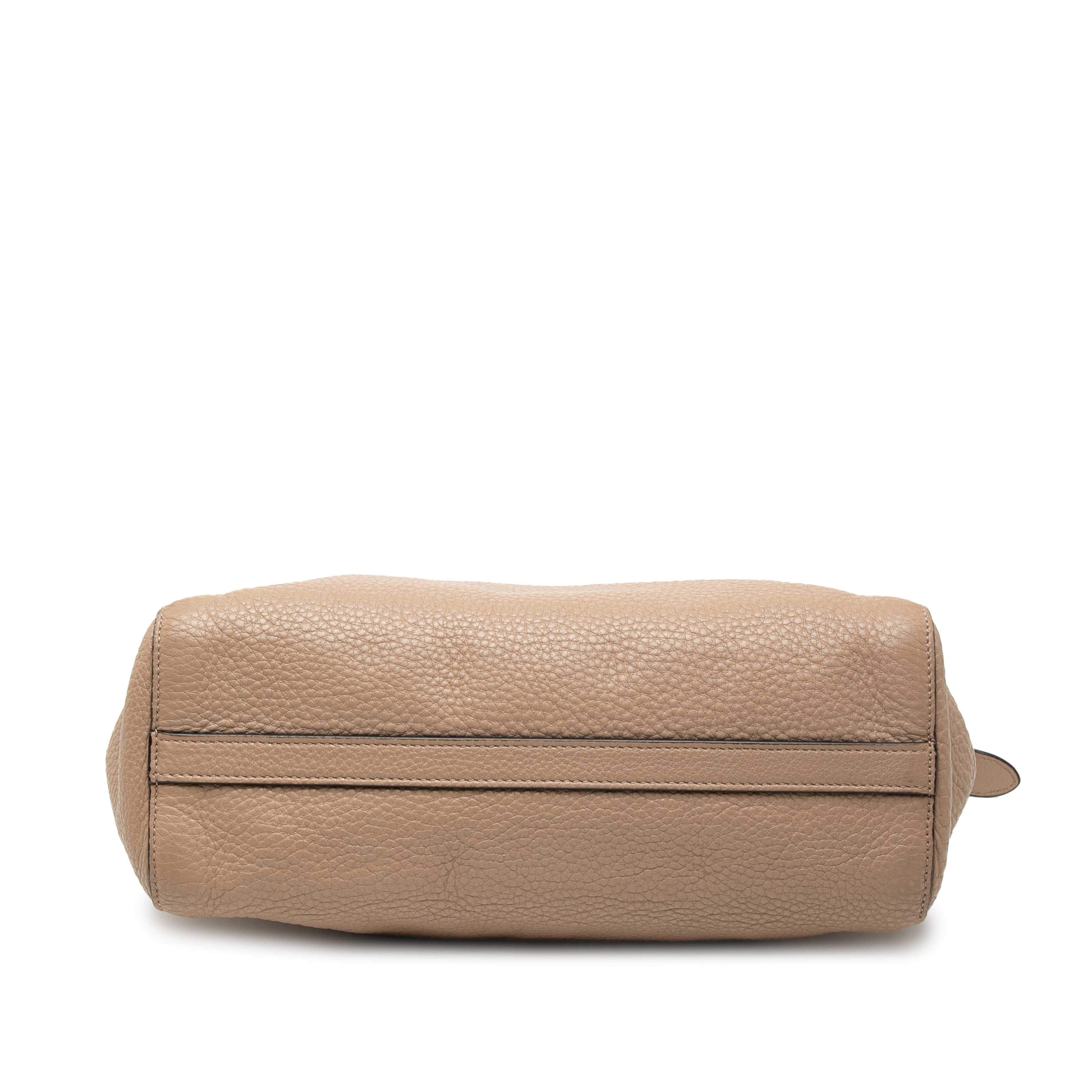 Prada Vitello Phenix Satchel, från Luxclusif, i färgen beige. Klicka för att öppna bilden i stort format