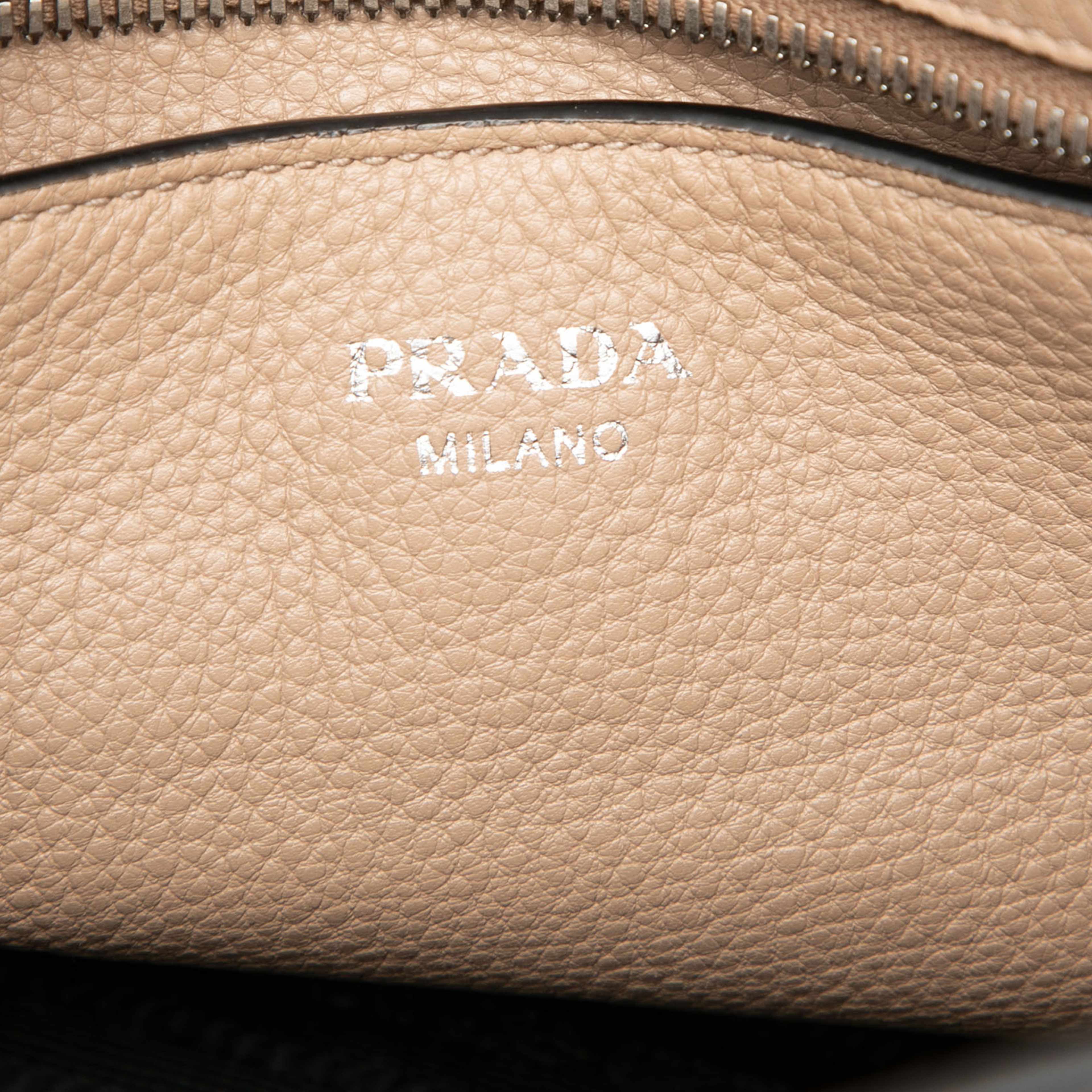 Prada Vitello Phenix Satchel, från Luxclusif, i färgen beige. Klicka för att öppna bilden i stort format