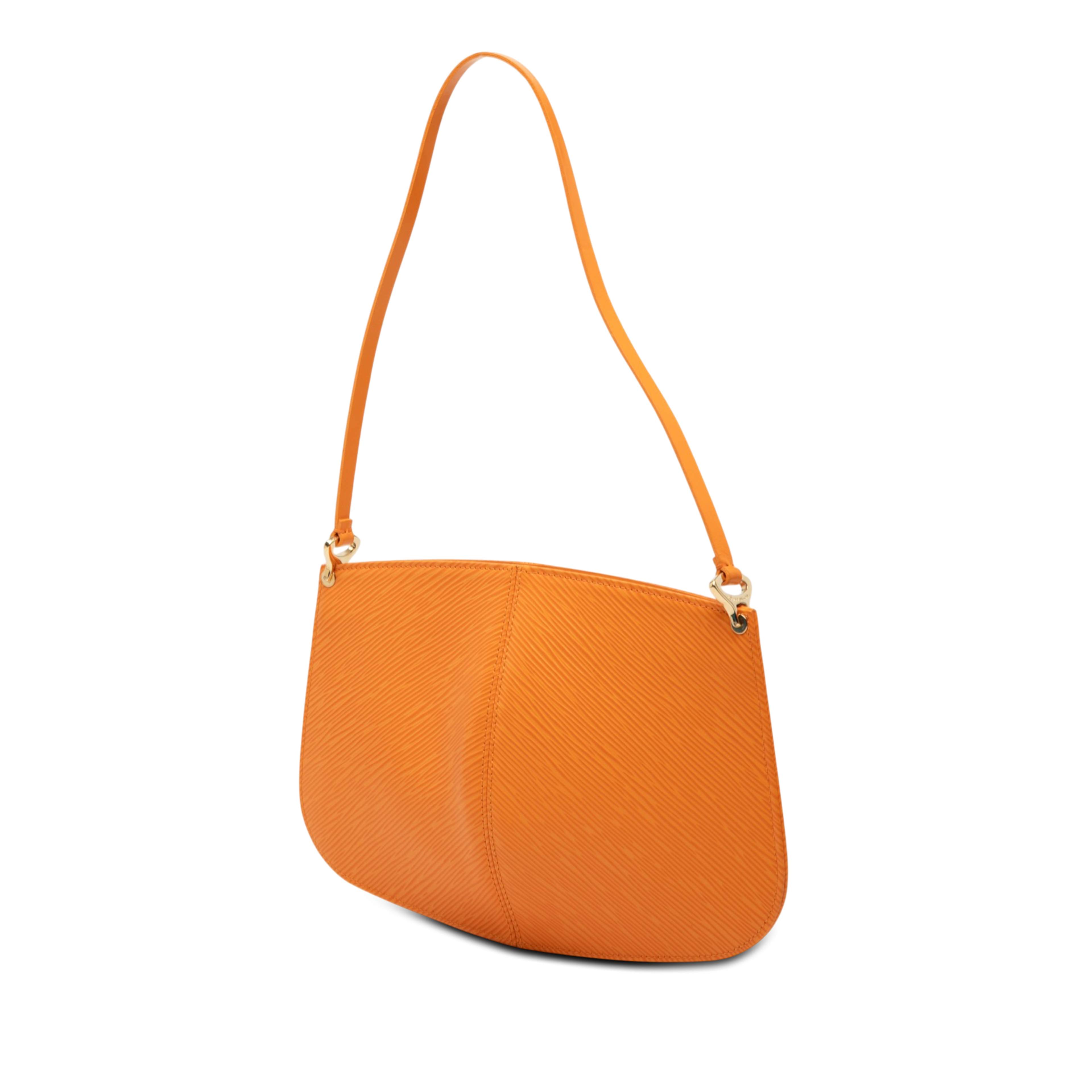 Louis Vuitton Monogram Abbesses, från Luxclusif, i färgen orange. Klicka för att öppna bilden i stort format