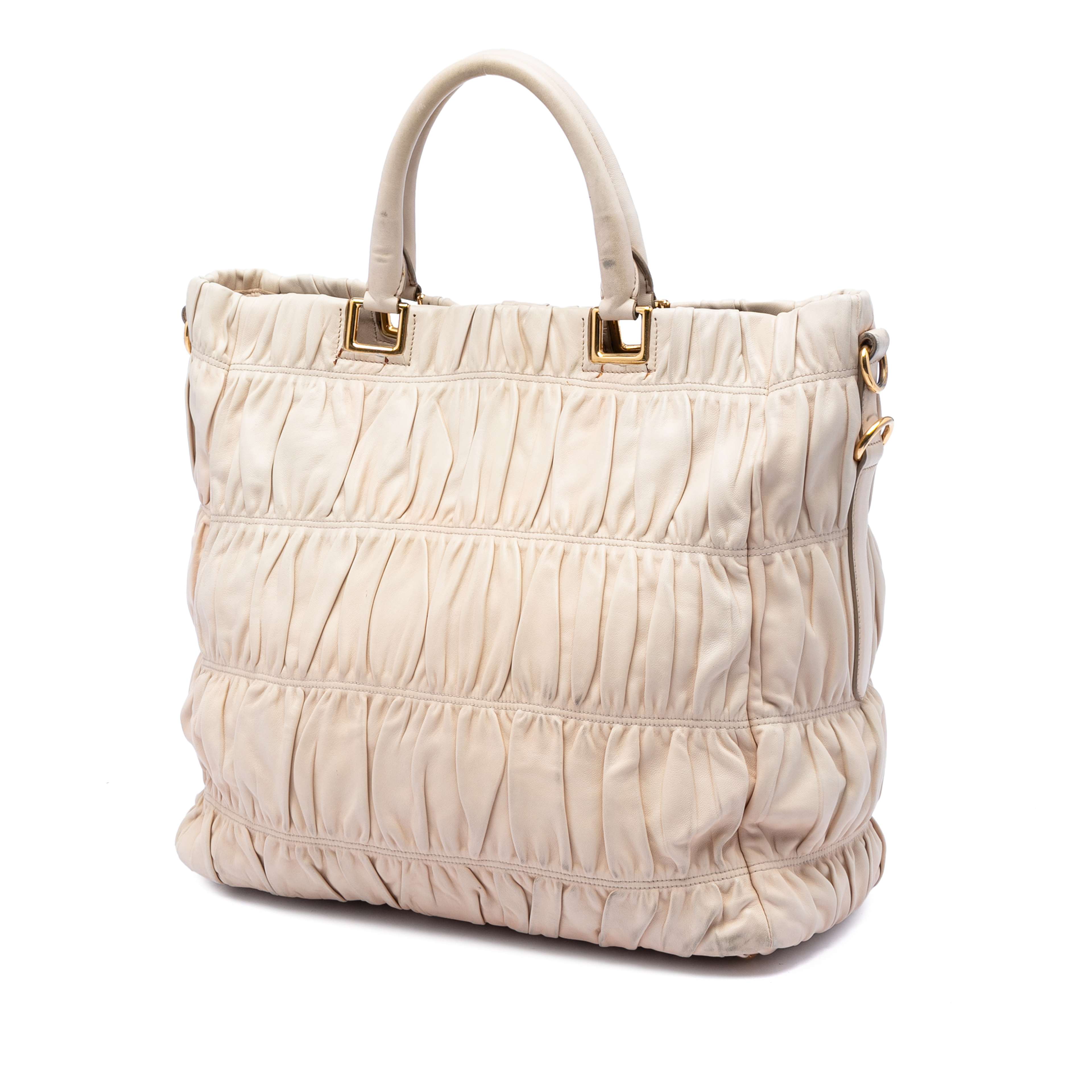 Prada Nappa Gaufre Satchel, från Luxclusif, i färgen brun. Klicka för att öppna bilden i stort format