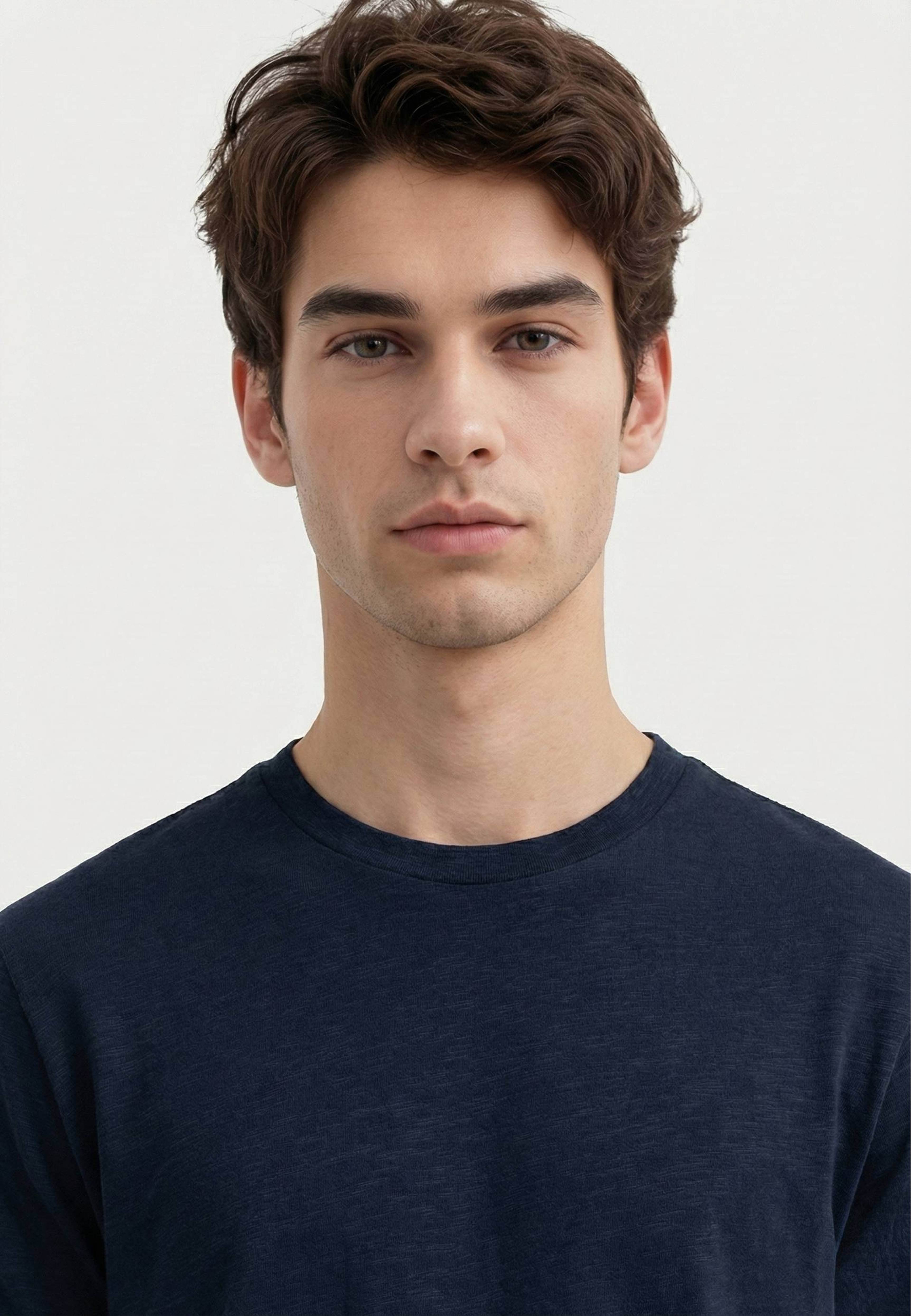 Lung Melange T-shirt, från Ciszere, i färgen dark blue. Klicka för att öppna bilden i stort format