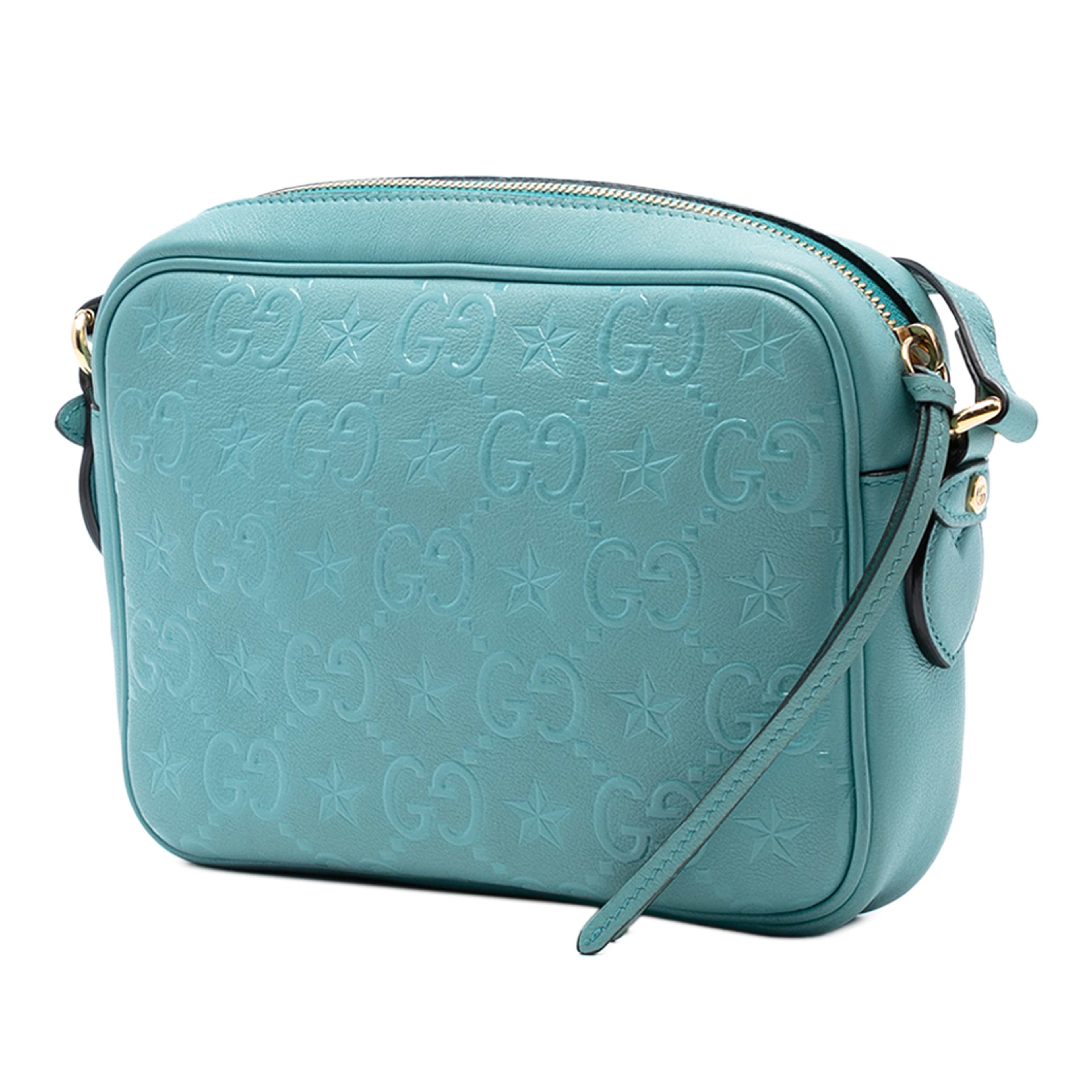 Gucci Gg Star Embossed Leather Crossbody, från Luxclusif, i färgen blå. Klicka för att öppna bilden i stort format