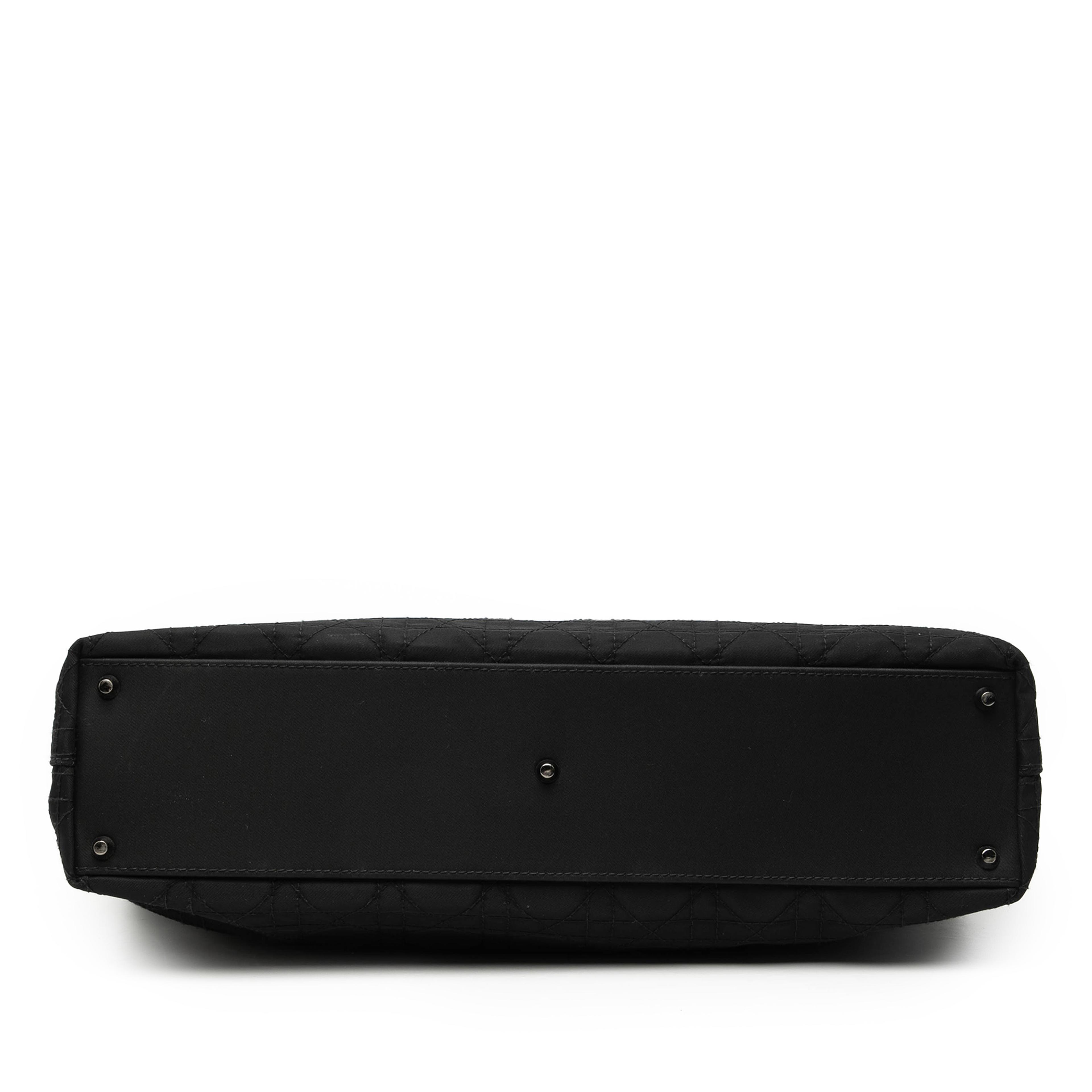 Dior Extra Large Nylon Cannage Lady Dior, från Luxclusif, i färgen black. Klicka för att öppna bilden i stort format