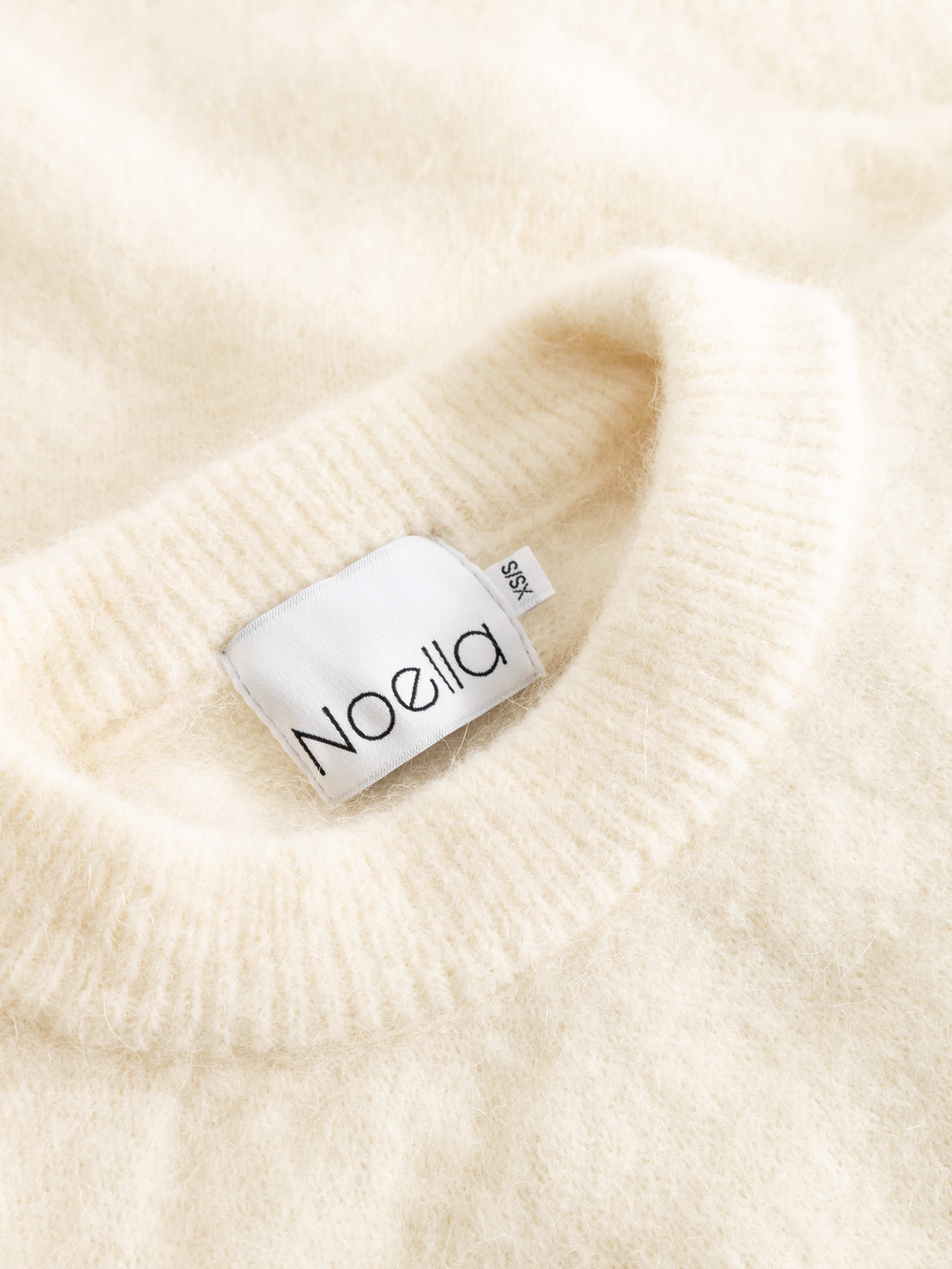 Kae Knit - Oyster, från Noella, i färgen oyster. Klicka för att öppna bilden i stort format
