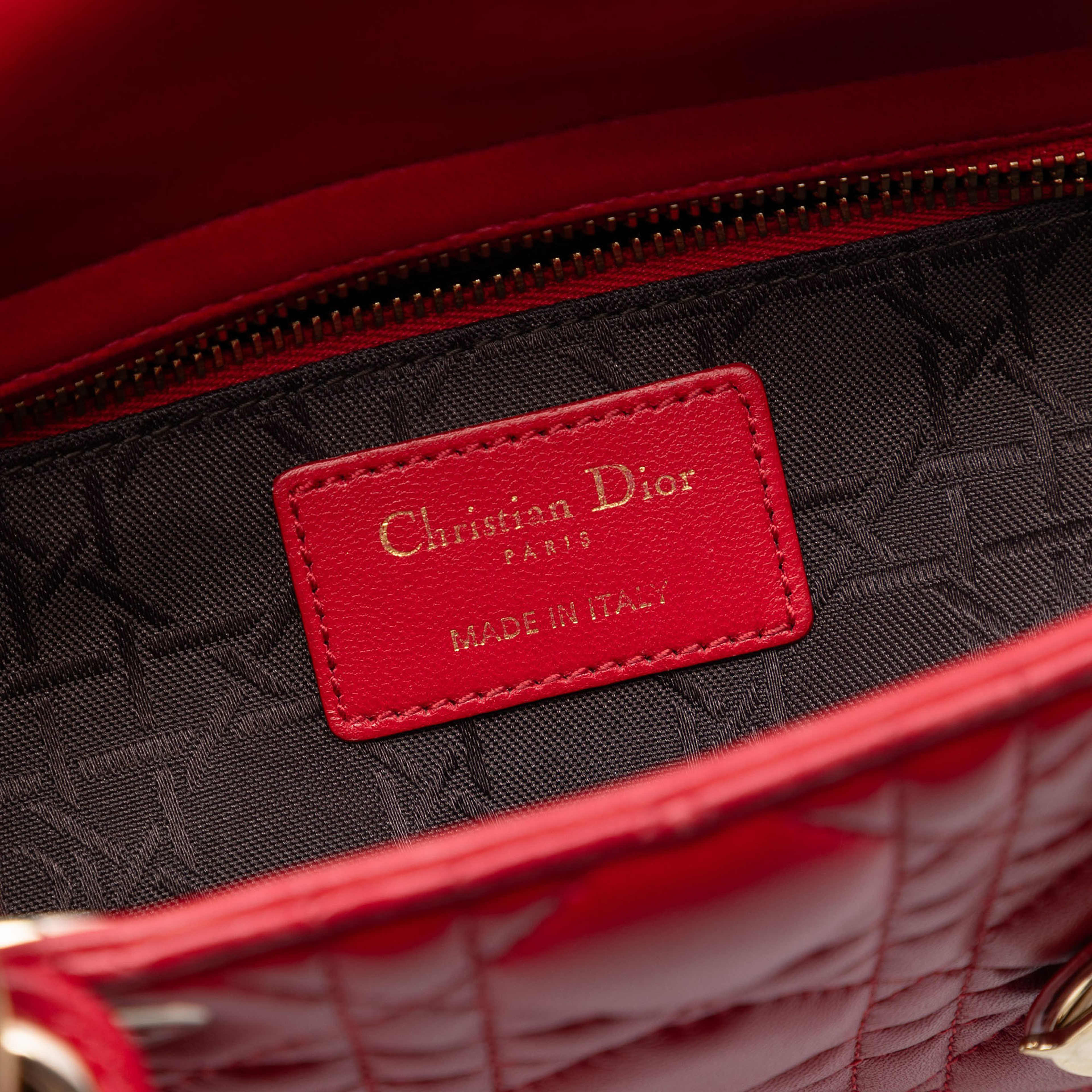 Dior Small Lambskin Cannage Myabcdior Lady Dior, från Luxclusif, i färgen red. Klicka för att öppna bilden i stort format