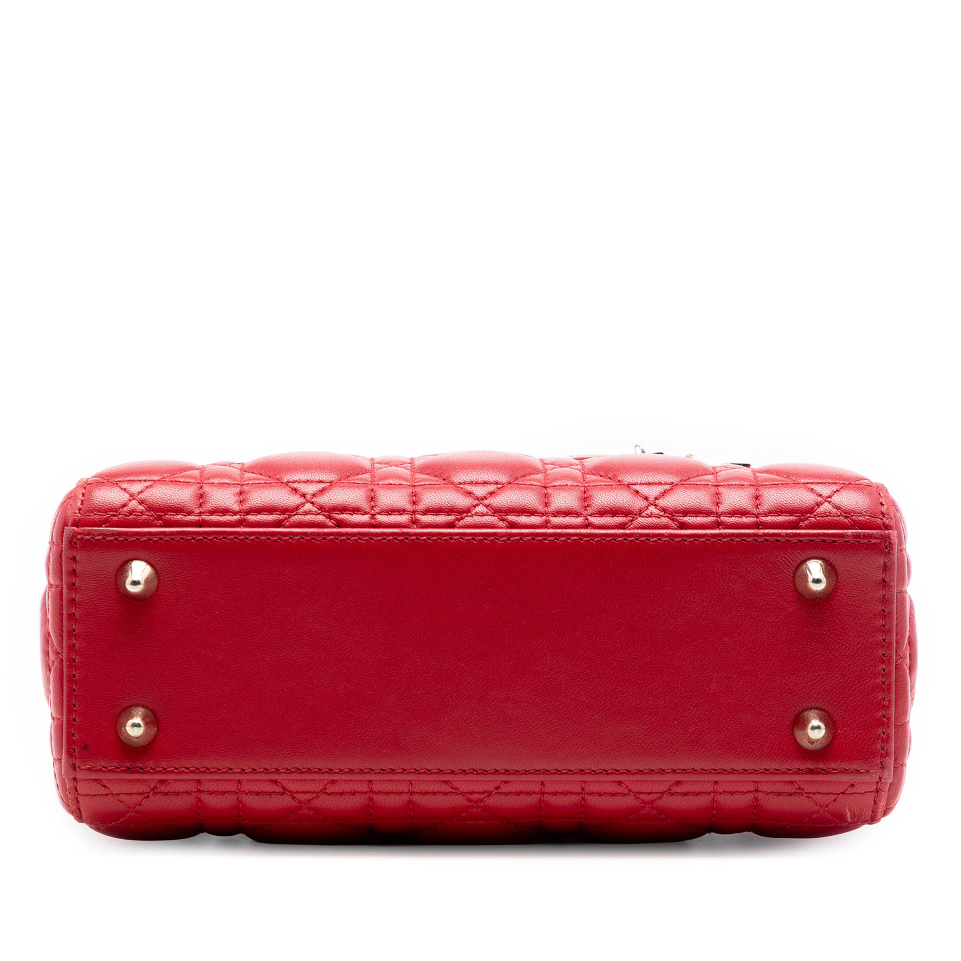 Dior Small Lambskin Cannage Myabcdior Lady Dior, från Luxclusif, i färgen röd. Klicka för att öppna bilden i stort format