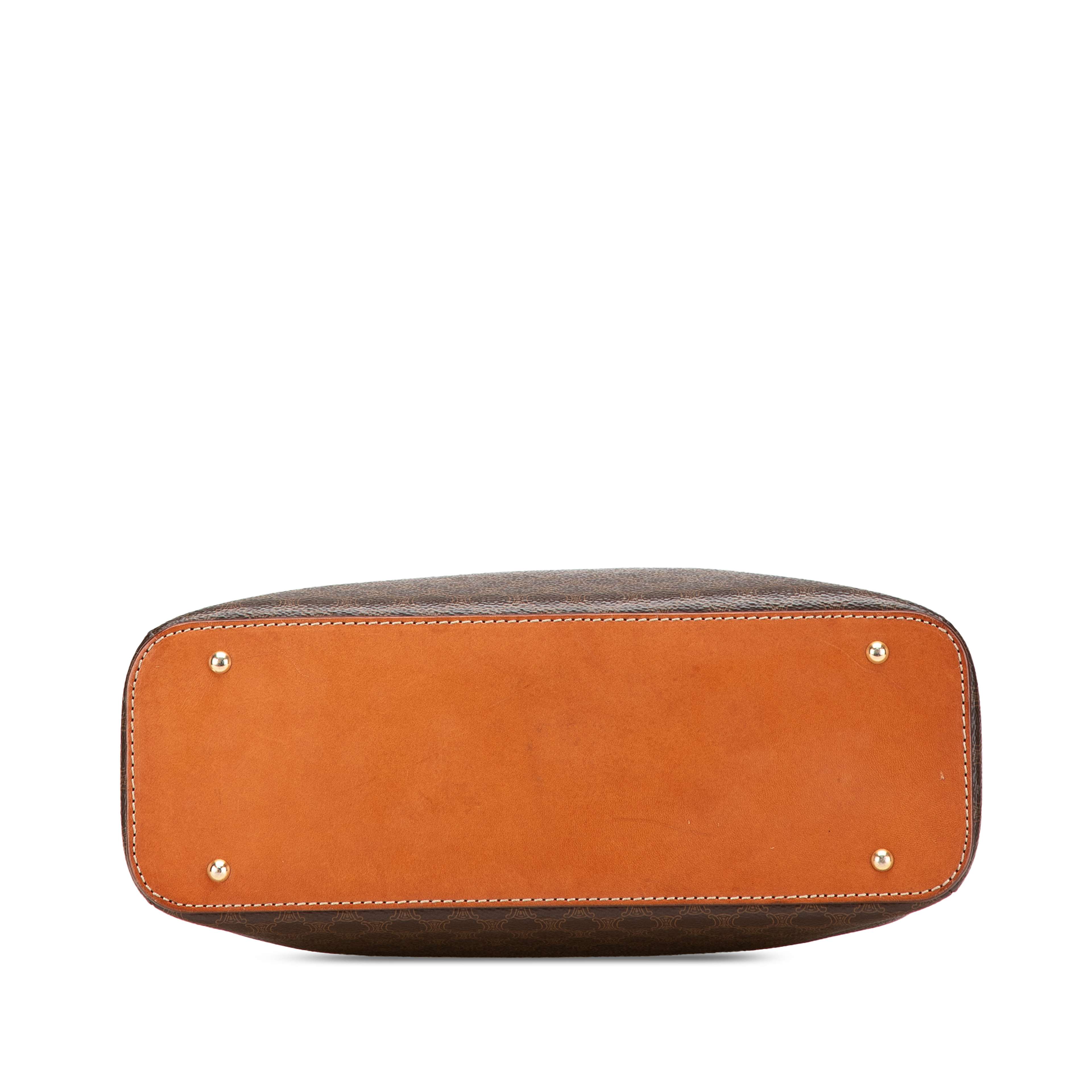 Celine Macadam Coated Canvas Handbag, från Luxclusif, i färgen brown. Klicka för att öppna bilden i stort format