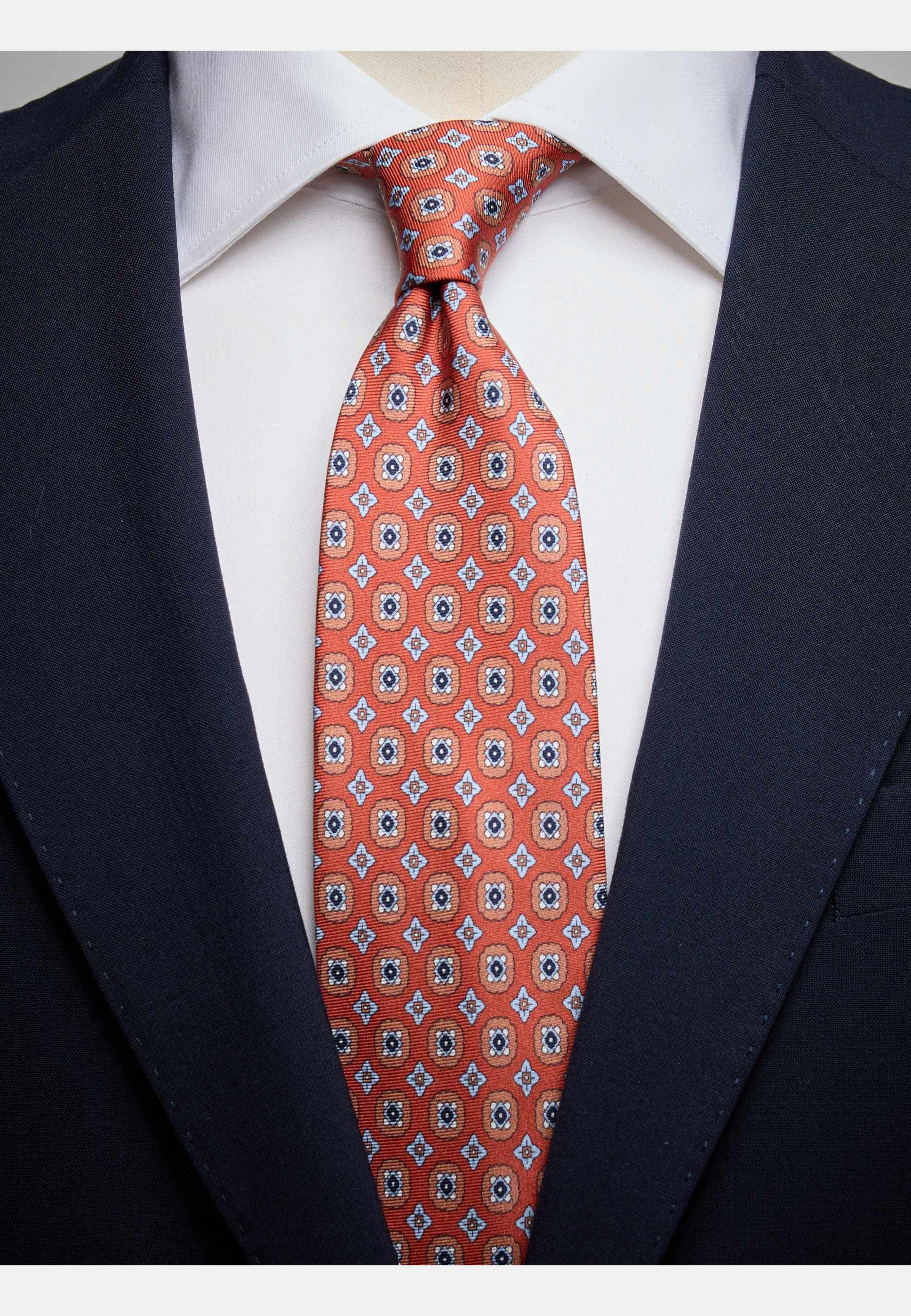 Silk Printed Medallion Tie, från John Henric, i färgen terracotta. Klicka för att öppna bilden i stort format