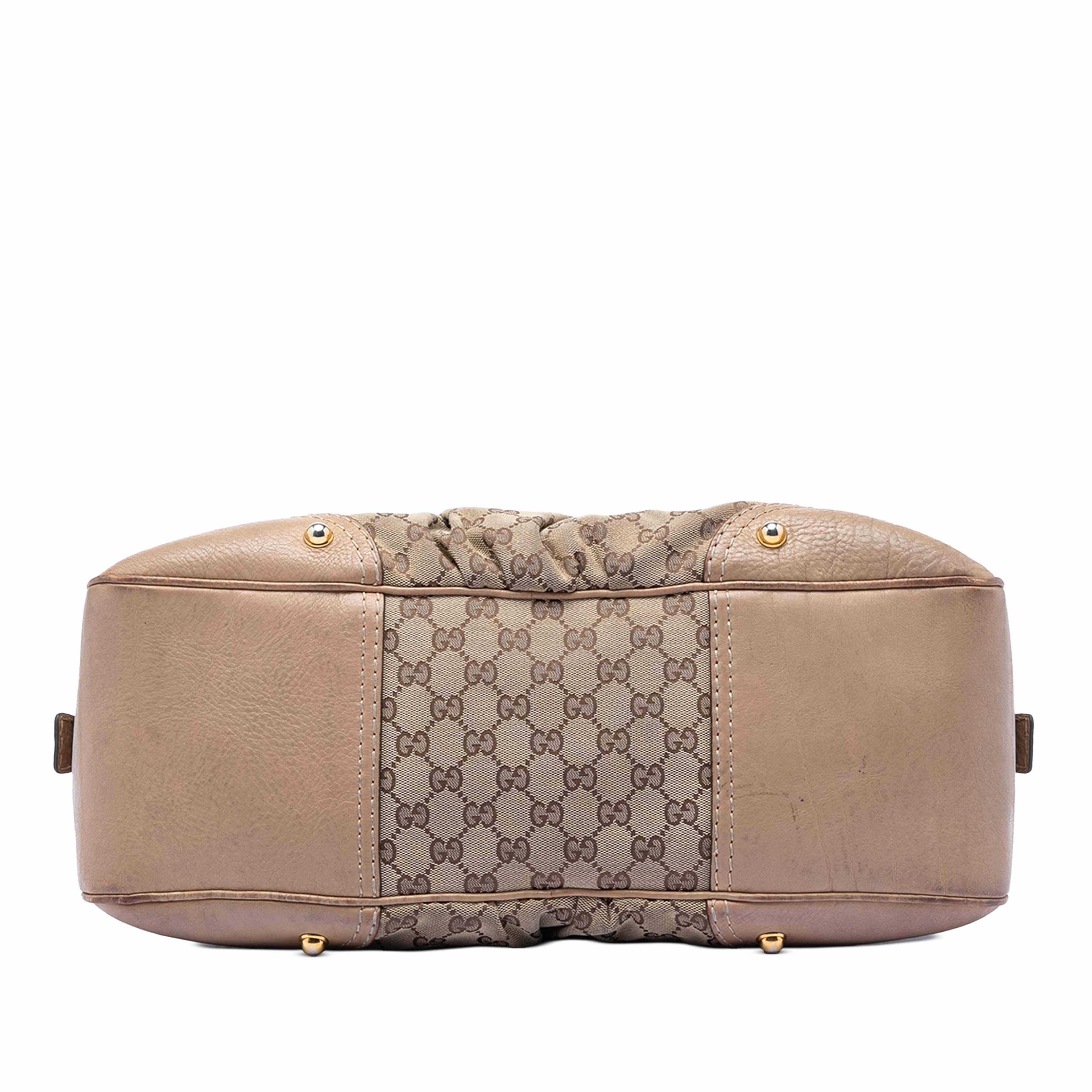 Gucci Gg Canvas Jockey Boston Bag, från Luxclusif, i färgen beige. Klicka för att öppna bilden i stort format