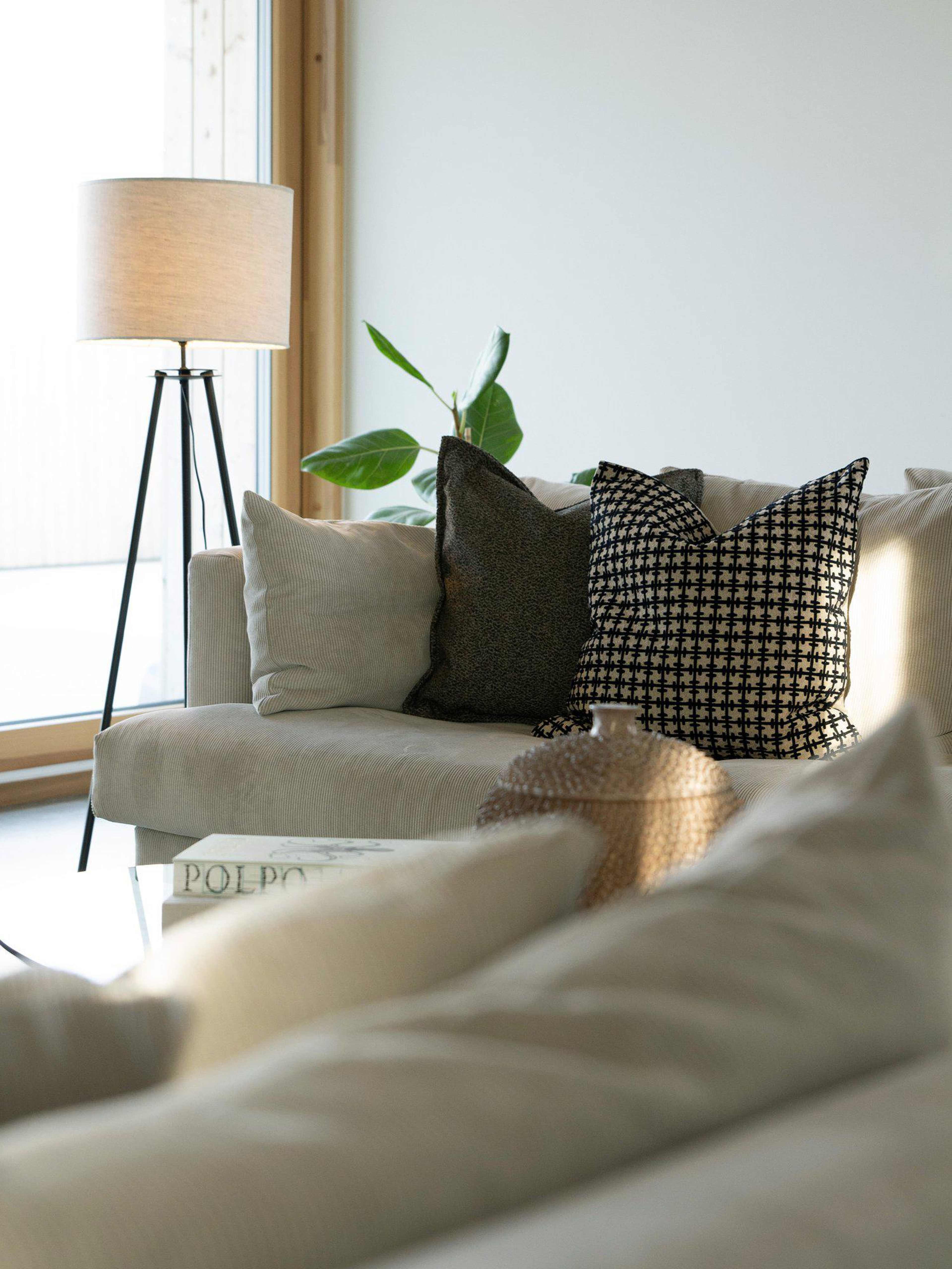 Hella Kuddfodral, från Svanefors, i färgen brun. Klicka för att öppna bilden i stort format