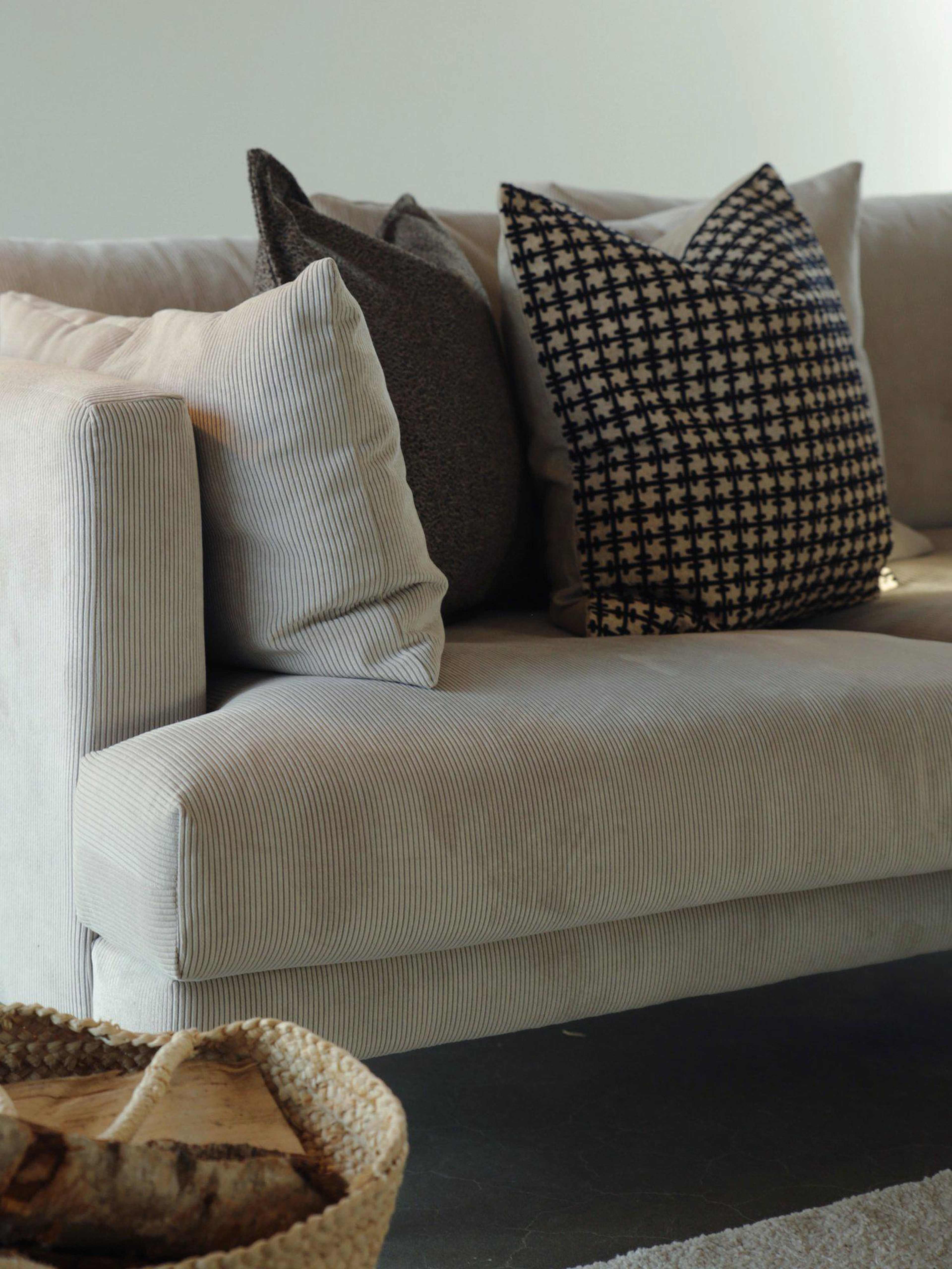 Hella Kuddfodral, från Svanefors, i färgen brun. Klicka för att öppna bilden i stort format