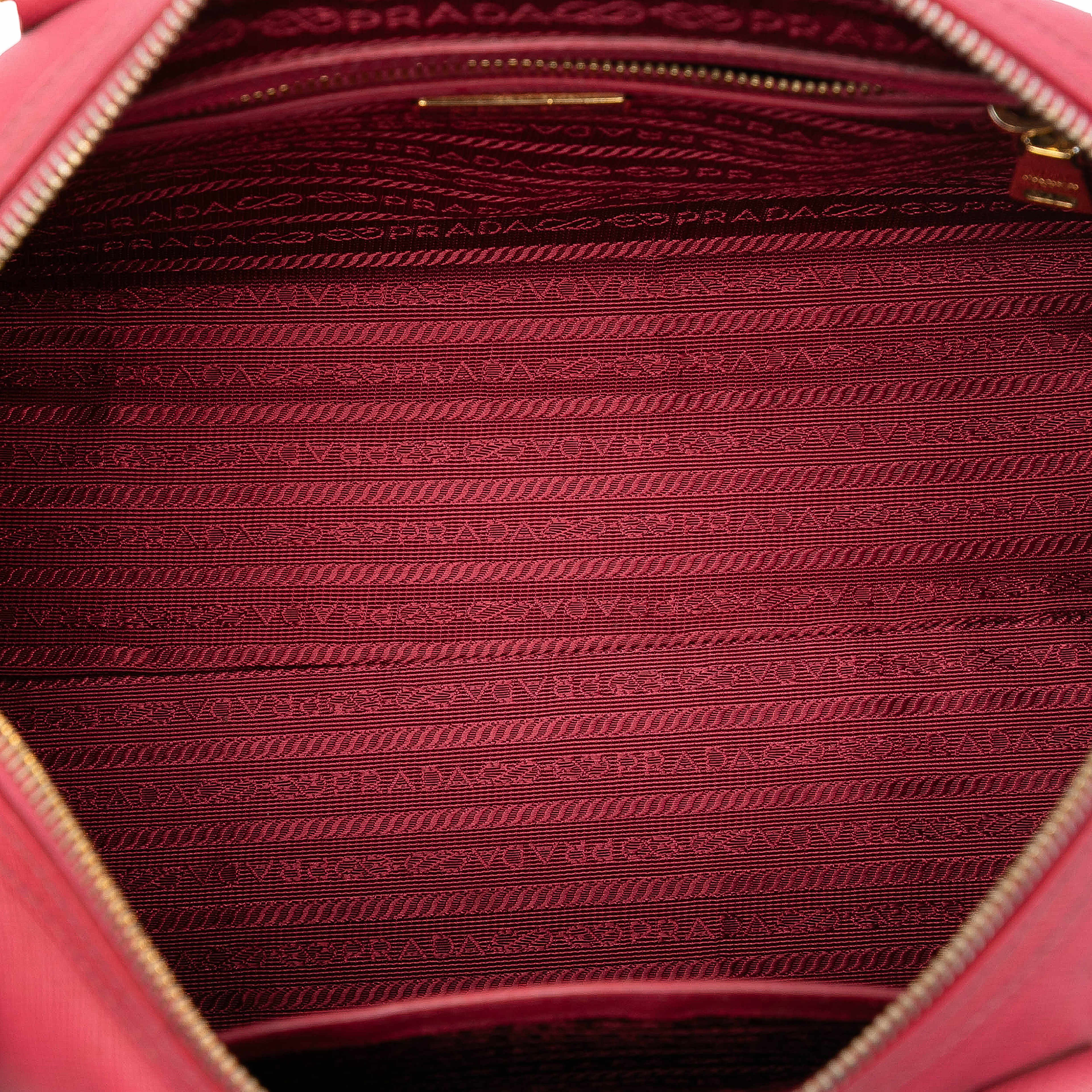 Prada Saffiano Lux Convertible Bowler Bag, från Luxclusif, i färgen blush. Klicka för att öppna bilden i stort format