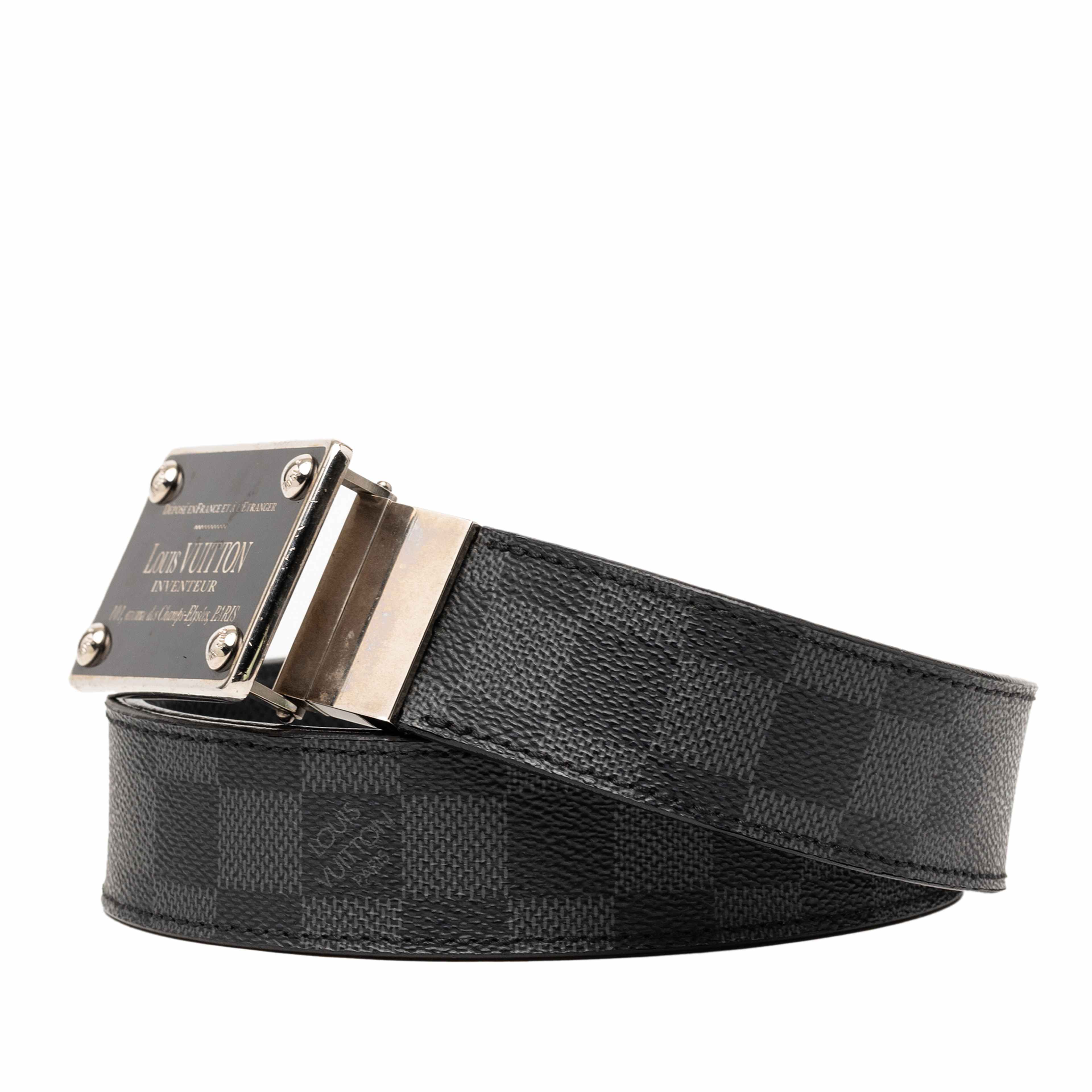 Louis Vuitton Damier Graphite Ceinture Inventeur Belt, från Luxclusif, i färgen black. Klicka för att öppna bilden i stort format