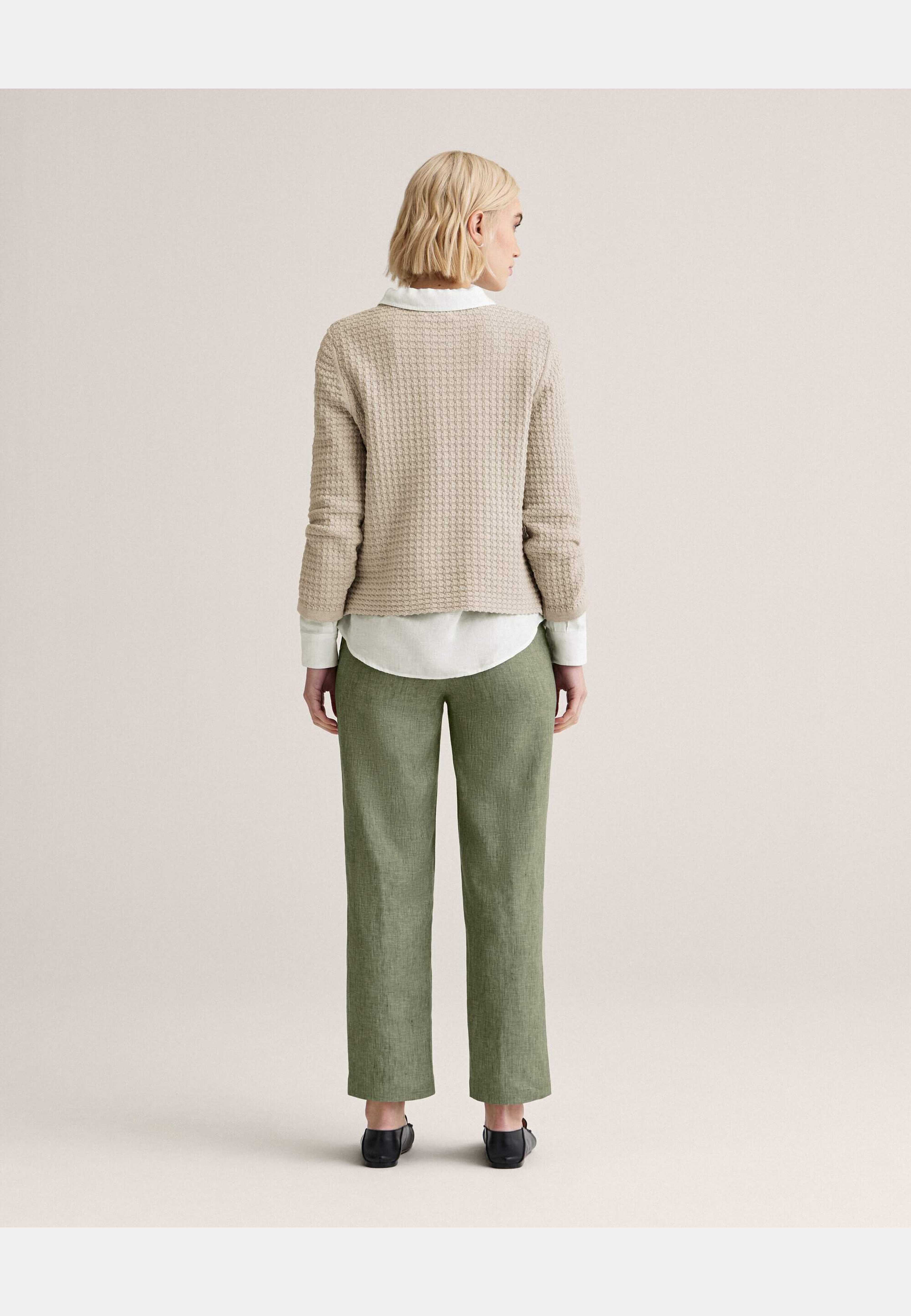 Amanda Slim Linen Trousers, från Newhouse, i färgen grön. Klicka för att öppna bilden i stort format