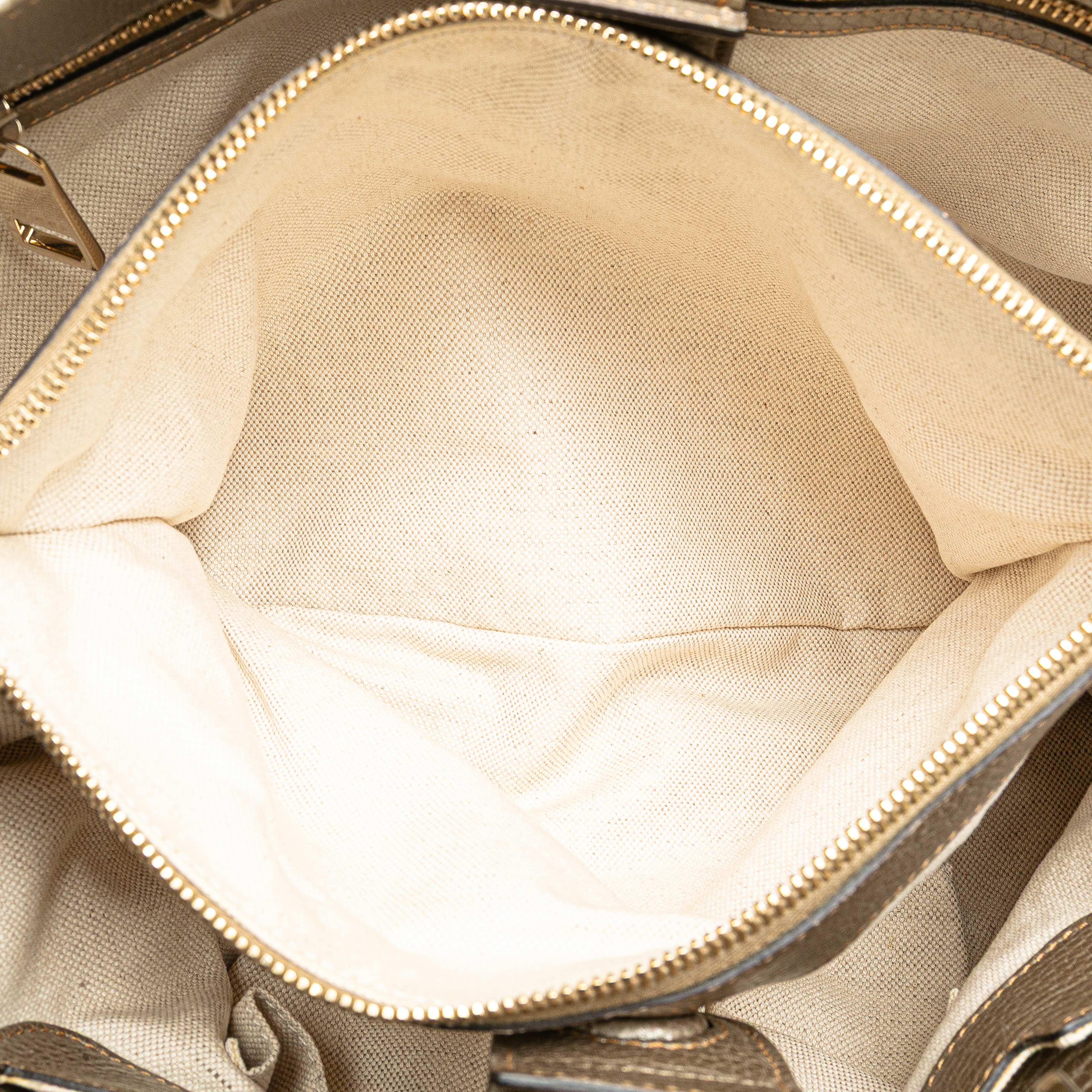 Gucci Medium Calfskin Bamboo Shopper Satchel, från Luxclusif, i färgen gold. Klicka för att öppna bilden i stort format