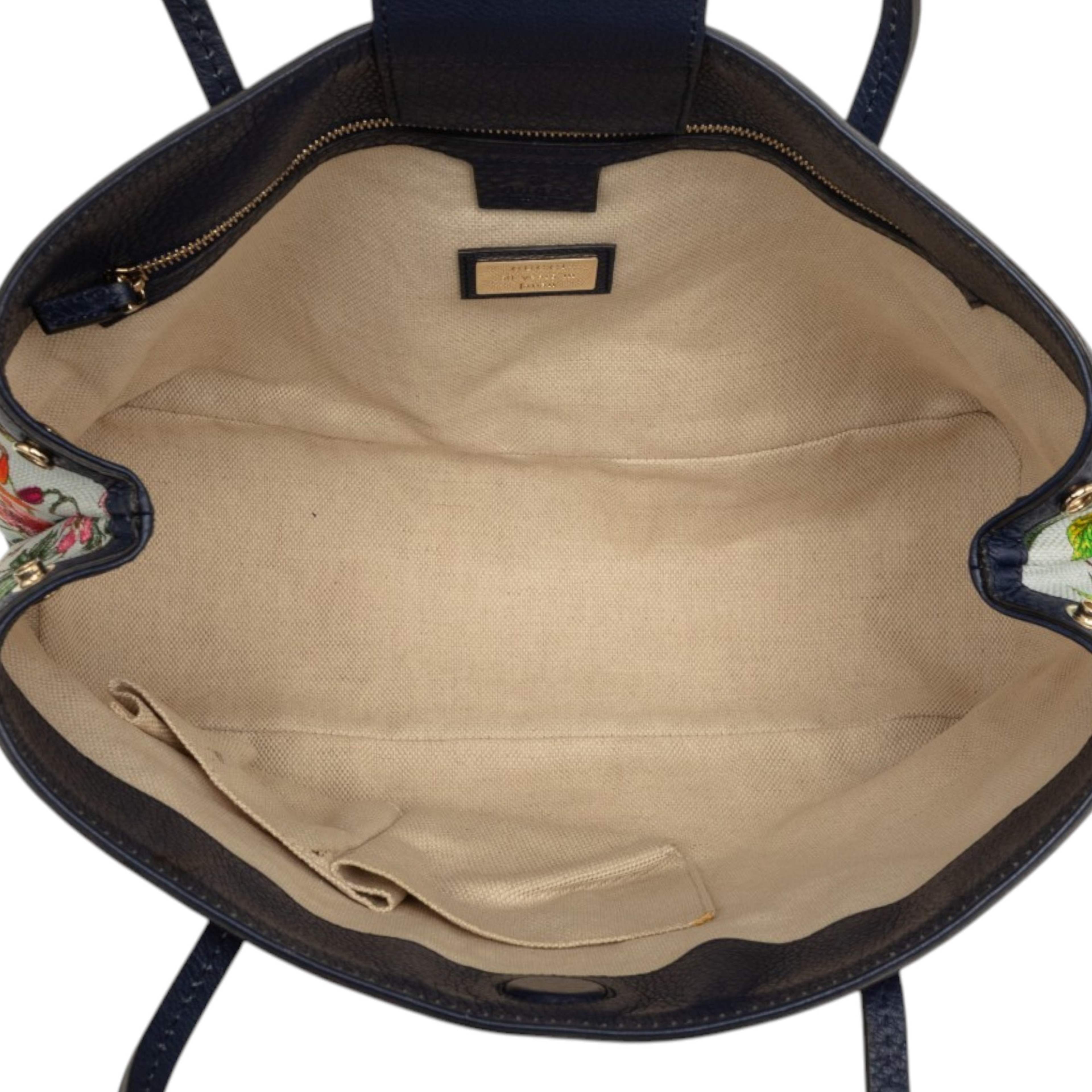 Gucci Medium Canvas Flora Tote, från Luxclusif, i färgen vit. Klicka för att öppna bilden i stort format
