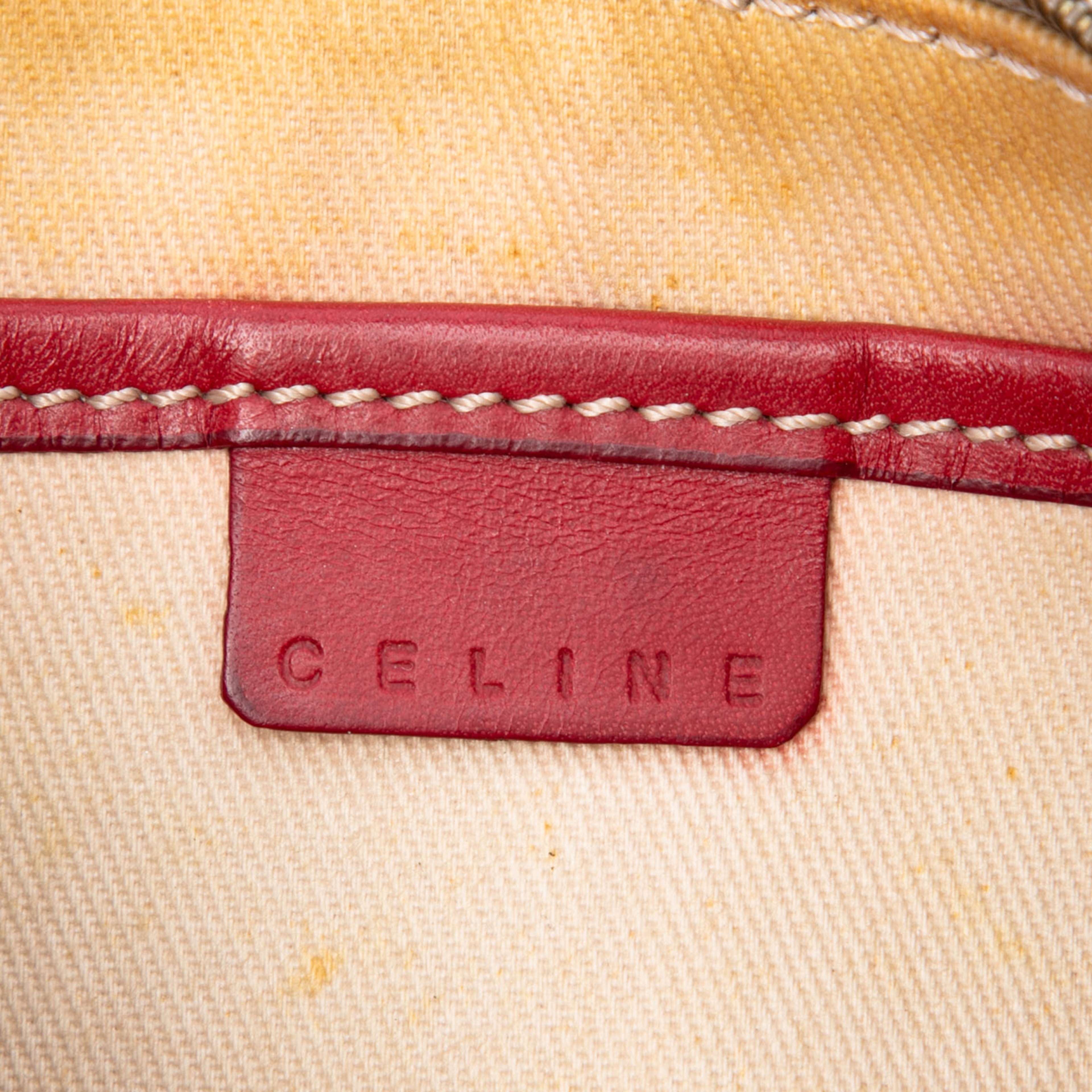 Celine Macadam Coated Canvas Shoulder Bag, från Luxclusif, i färgen röd. Klicka för att öppna bilden i stort format