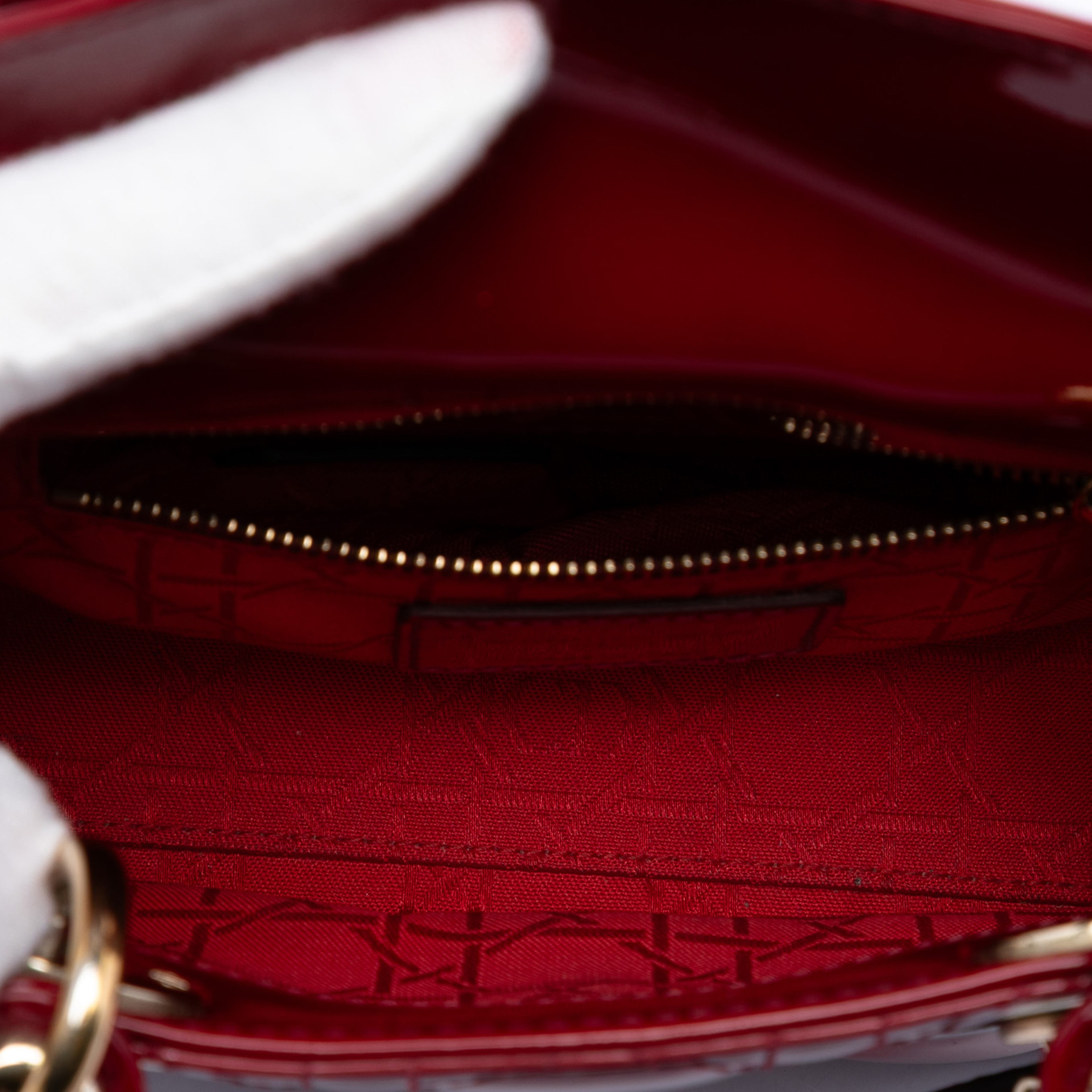 Dior Mini Patent Cannage Lady Dior, från Luxclusif, i färgen dark red. Klicka för att öppna bilden i stort format