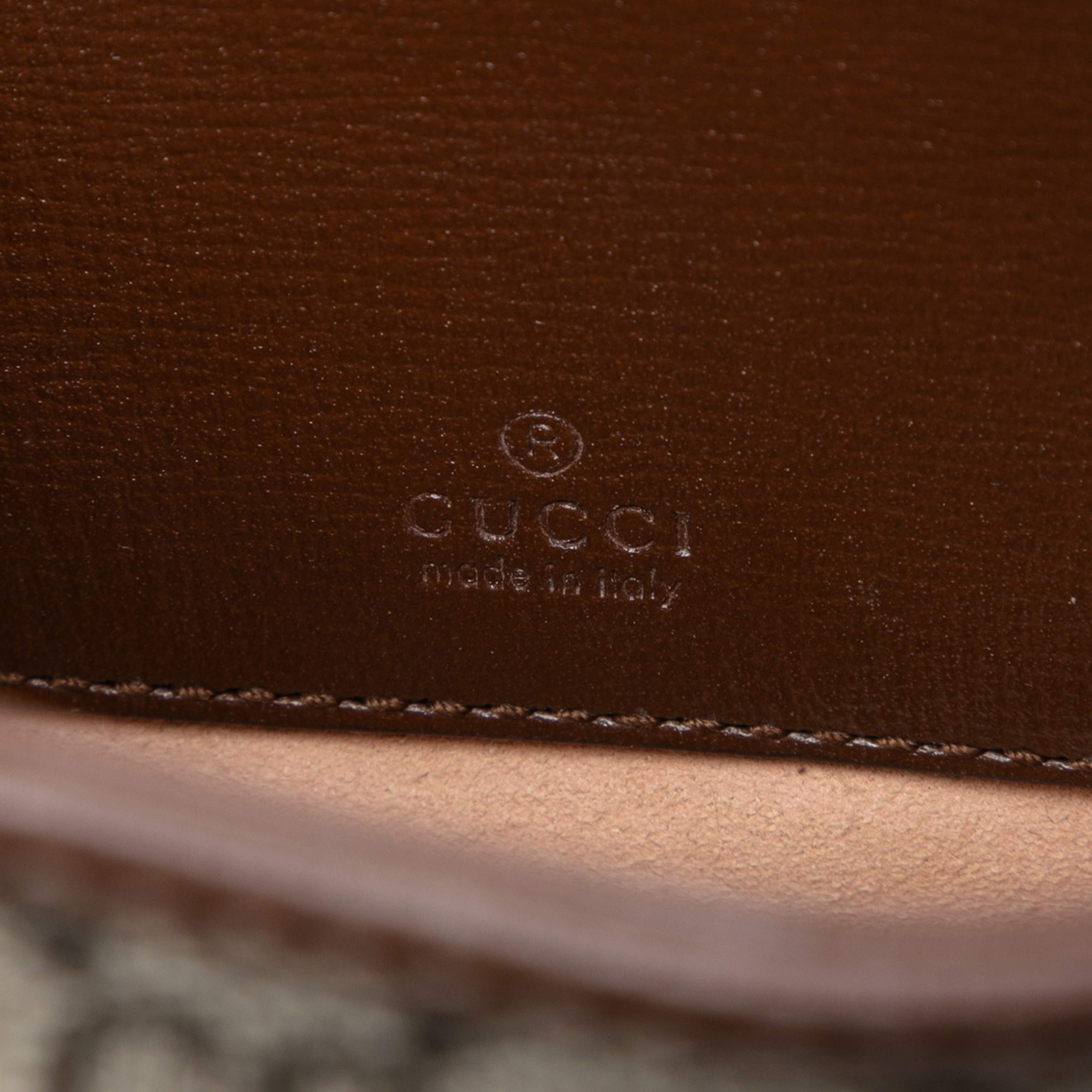 Gucci Mini Gg Supreme Web Jackie 1961 Crossbody, från Luxclusif, i färgen beige. Klicka för att öppna bilden i stort format