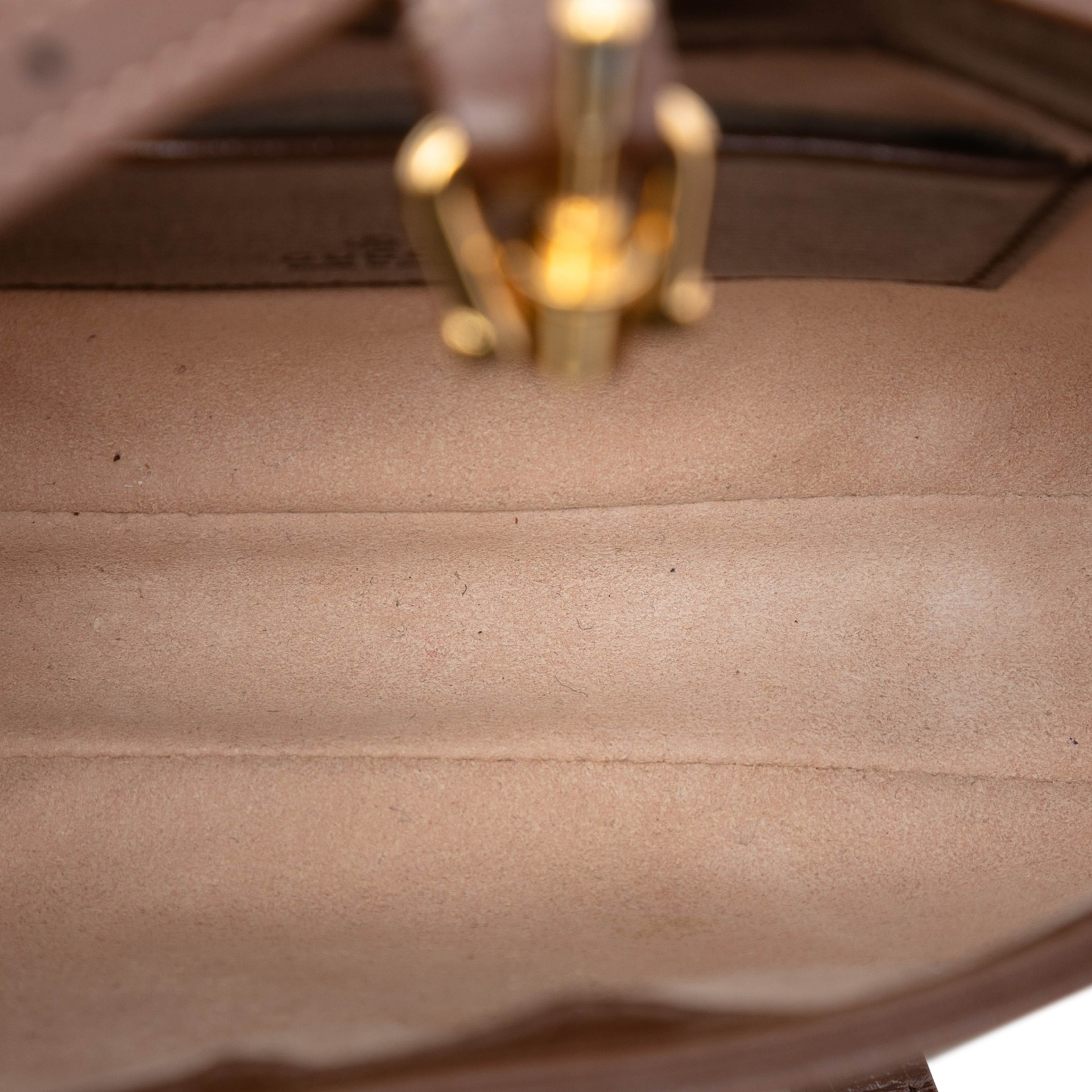 Gucci Mini Gg Supreme Web Jackie 1961 Crossbody, från Luxclusif, i färgen beige. Klicka för att öppna bilden i stort format