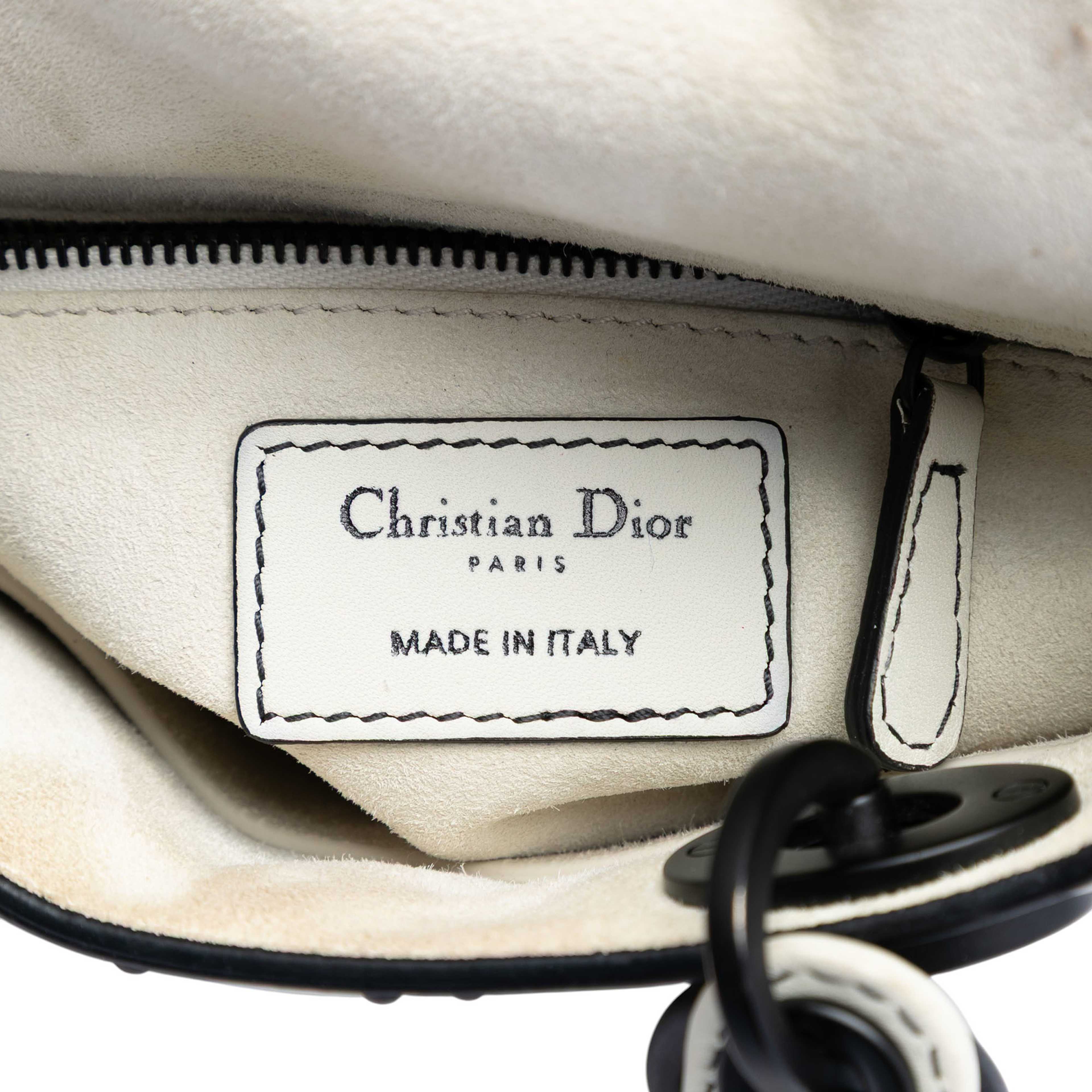 Dior Mini Ultra Matte Calfskin Cannage Studded Supple Lady Dior, från Luxclusif, i färgen white. Klicka för att öppna bilden i stort format