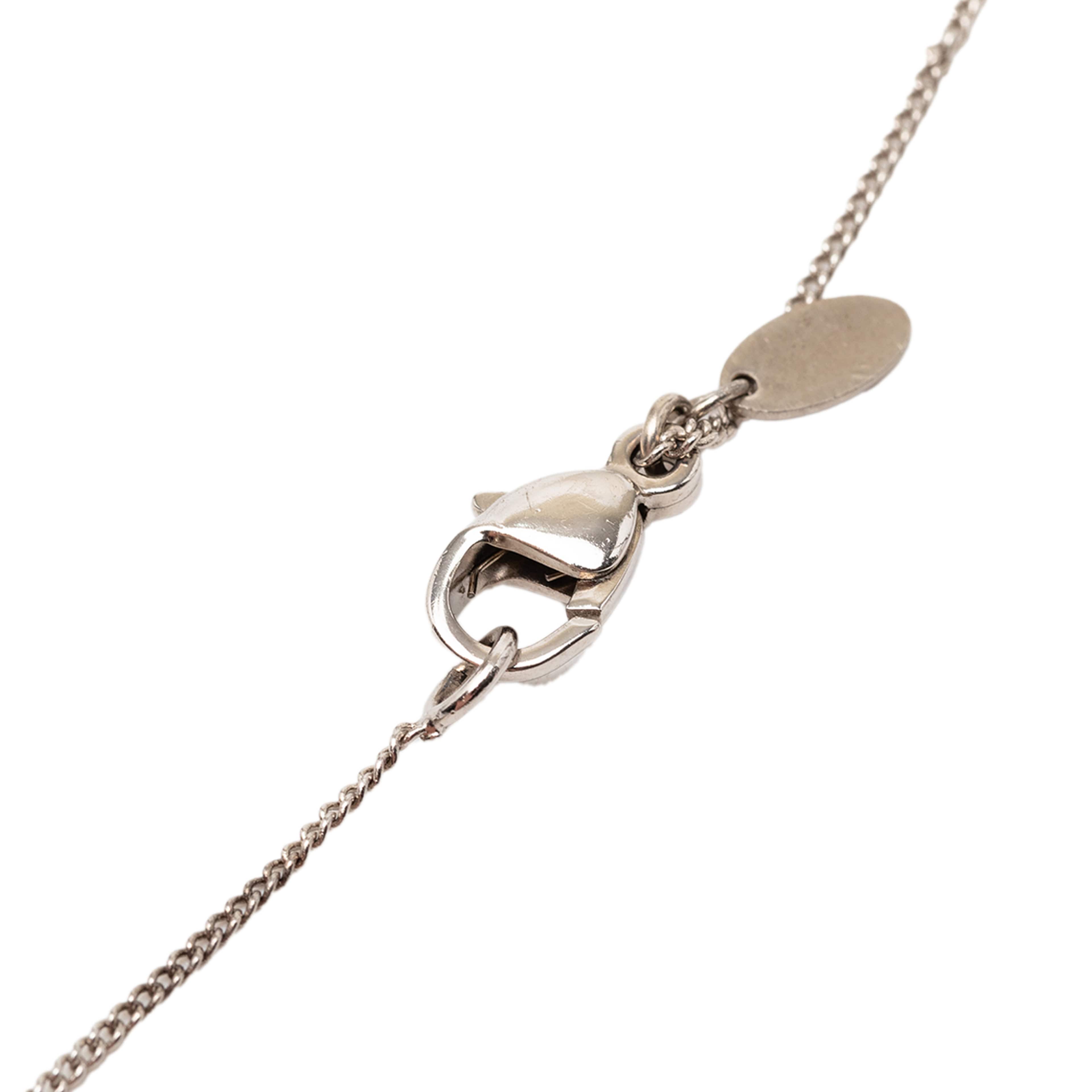 Chanel Cc Brass And Strass Pendant Necklace, från Luxclusif, i färgen silver. Klicka för att öppna bilden i stort format