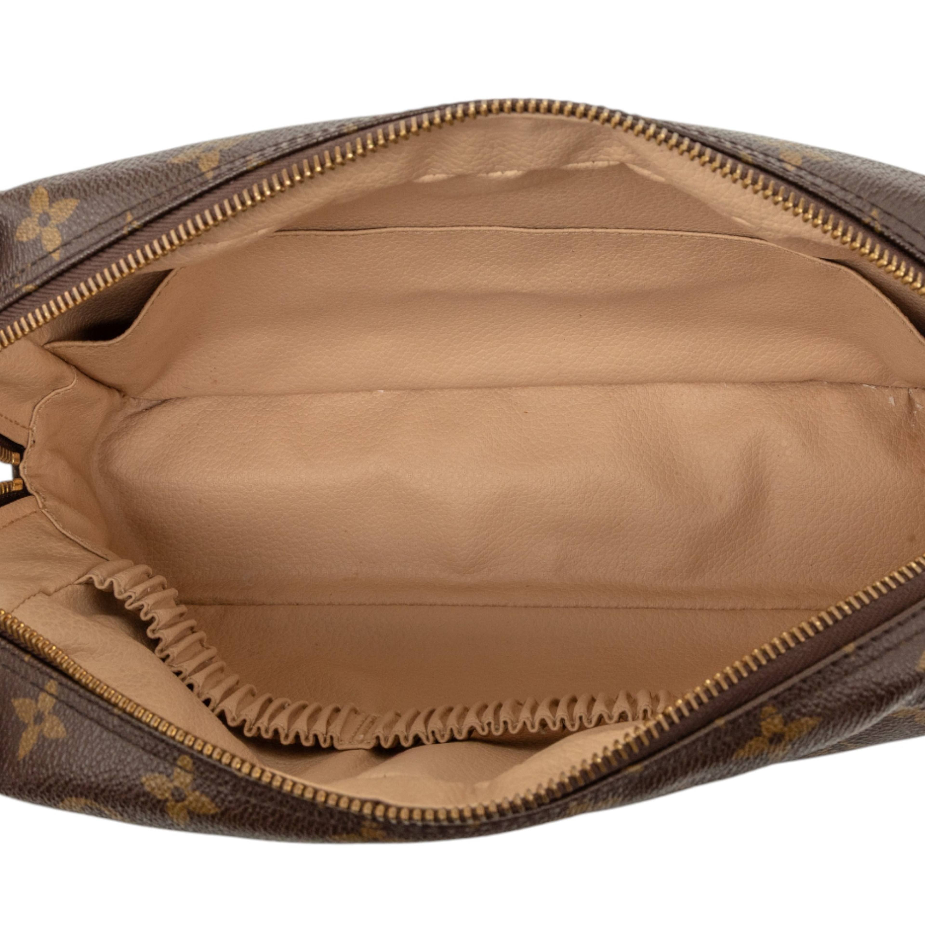 Louis Vuitton Monogram Trousse Toilette 28, från Luxclusif, i färgen brown. Klicka för att öppna bilden i stort format