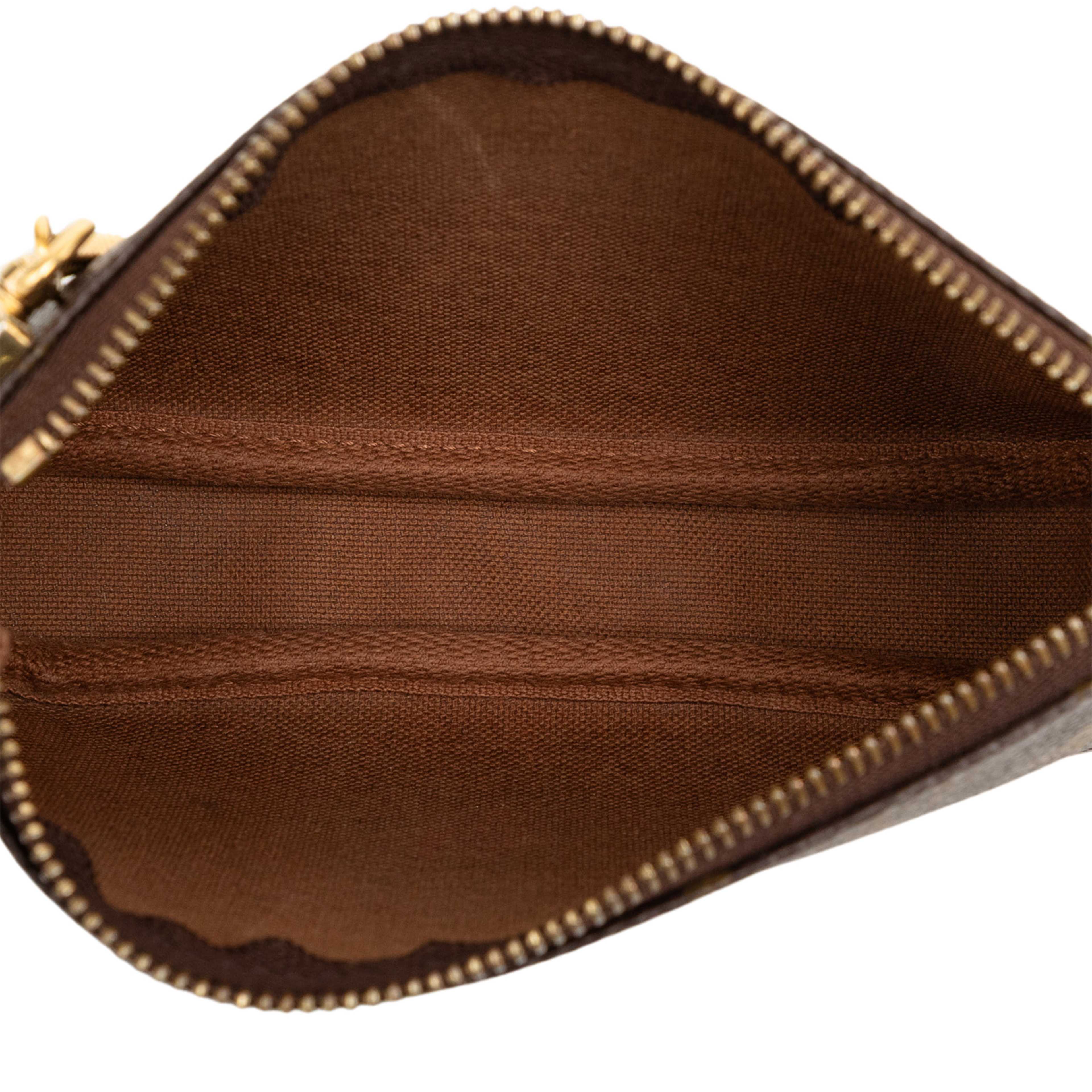 Louis Vuitton Monogram Mini Pochette Accessoires, från Luxclusif, i färgen brun. Klicka för att öppna bilden i stort format