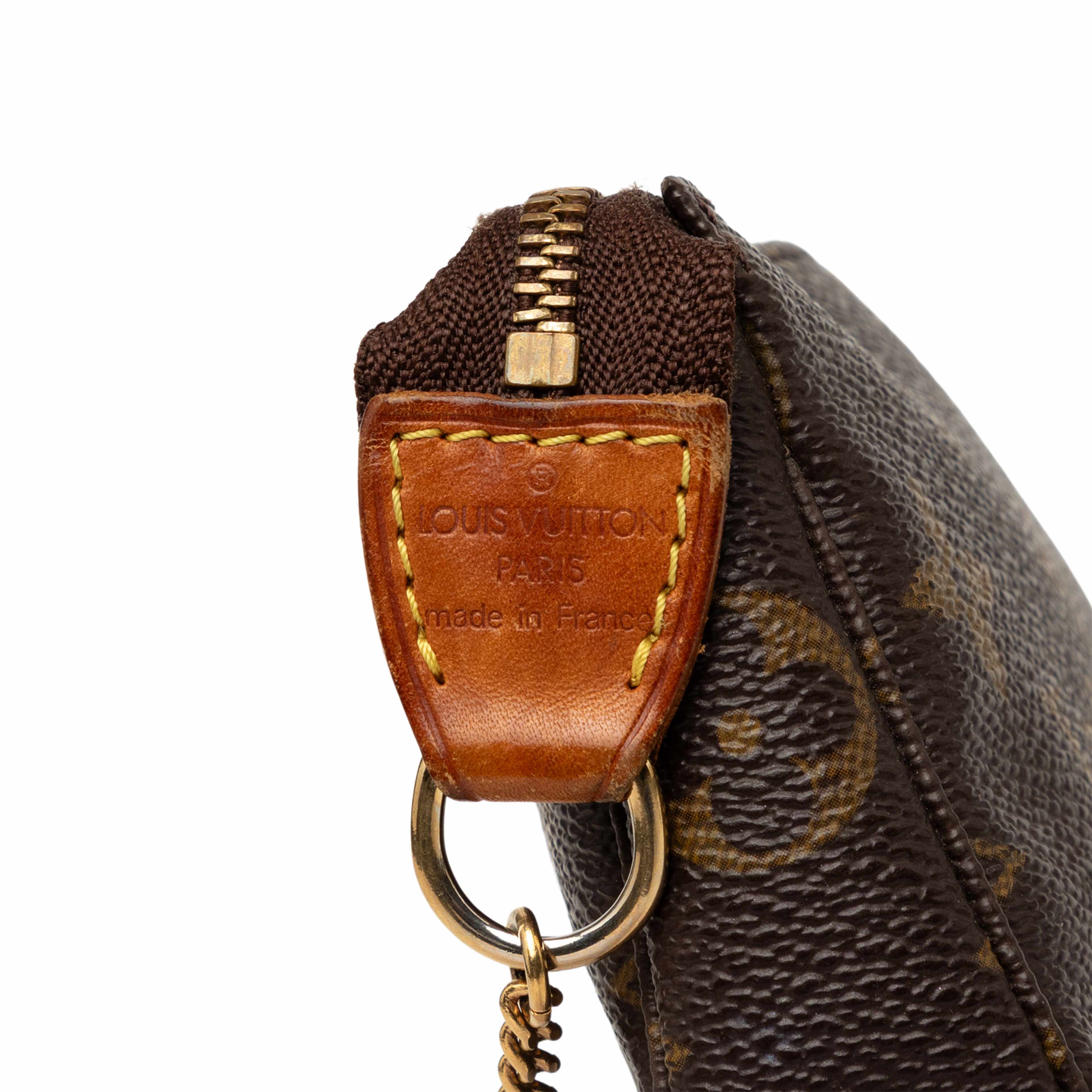 Louis Vuitton Monogram Mini Pochette Accessoires, från Luxclusif, i färgen brun. Klicka för att öppna bilden i stort format