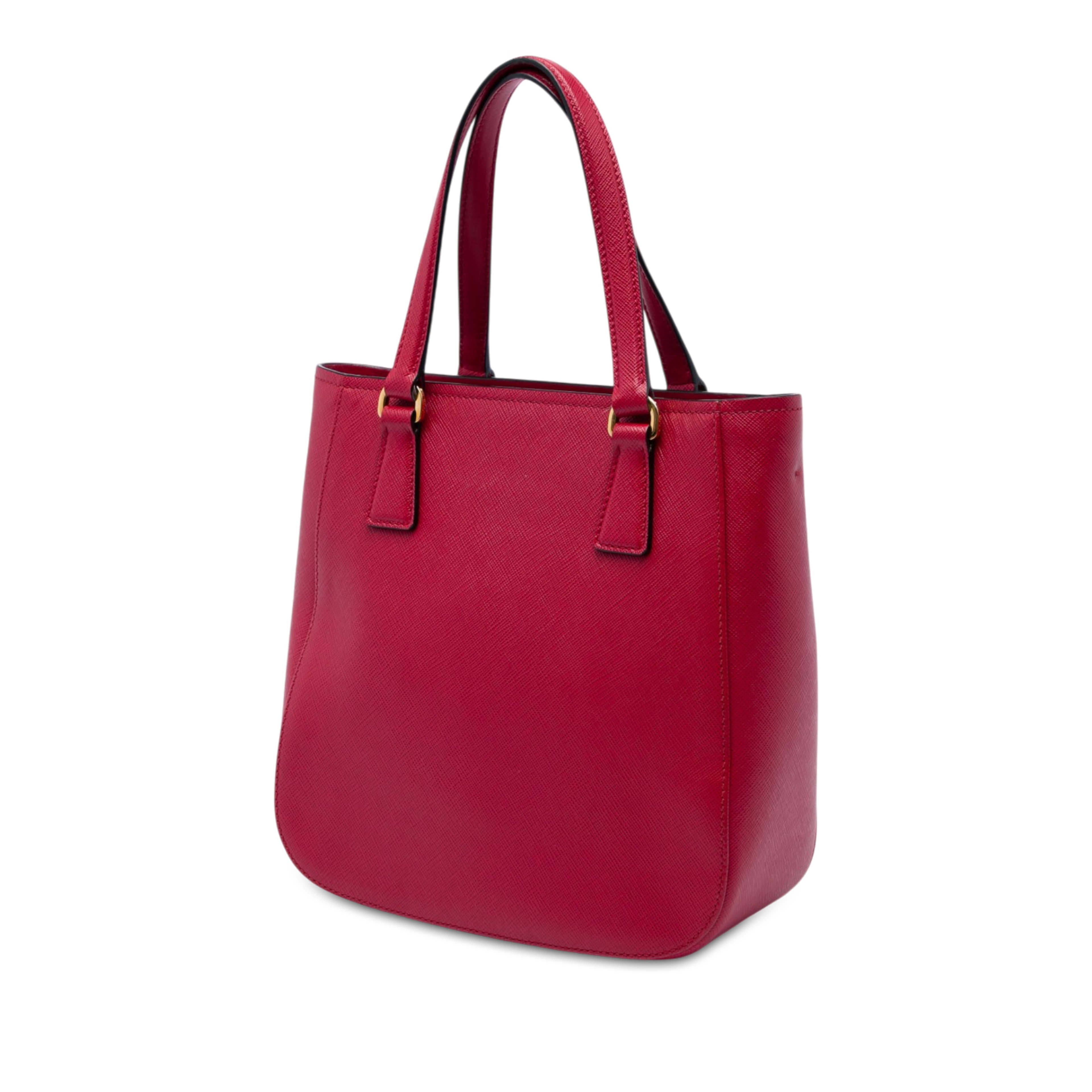 Prada Saffiano Lux Metropolis Tote, från Luxclusif, i färgen röd. Klicka för att öppna bilden i stort format