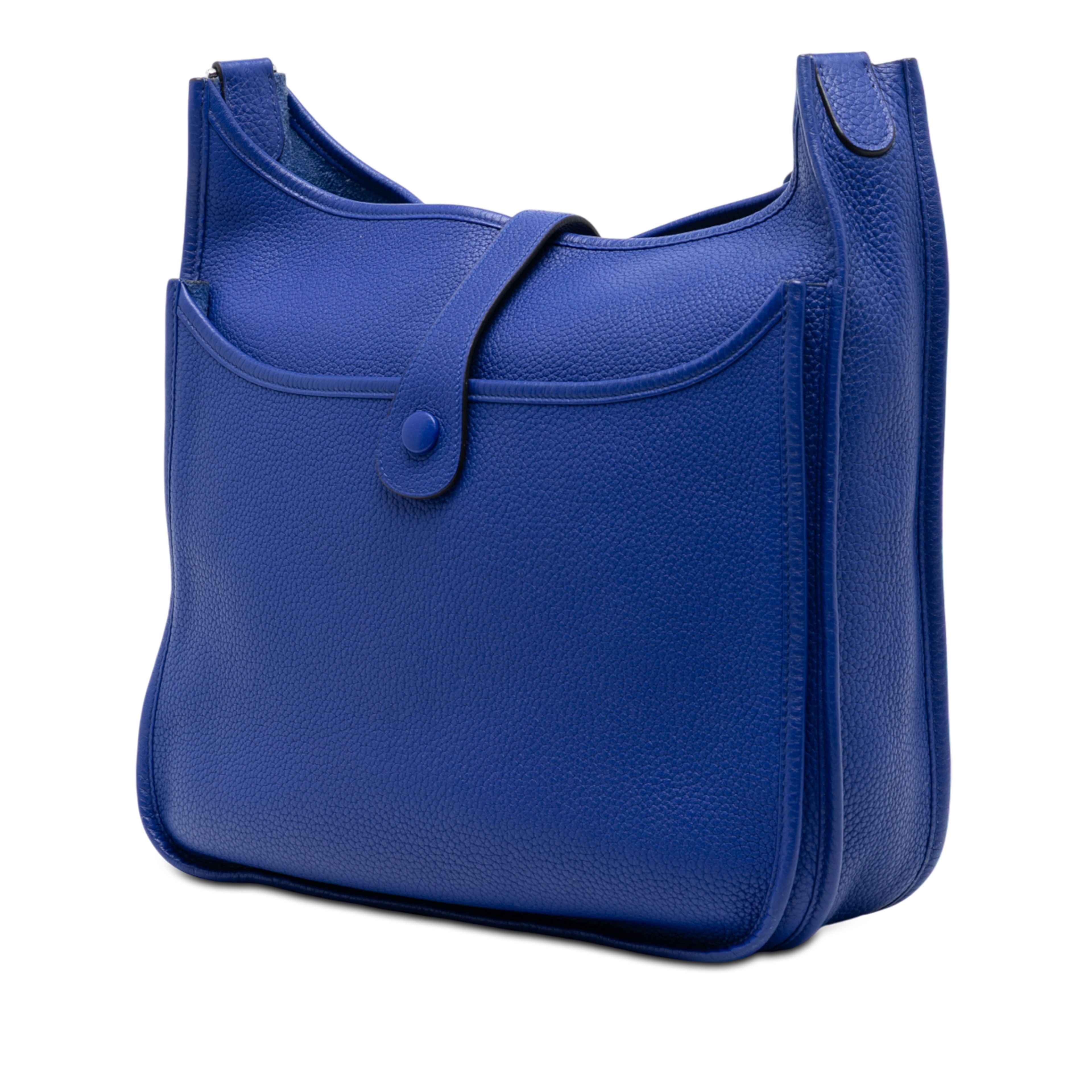 Hermès Clemence Evelyne Iii Gm, från Luxclusif, i färgen dark blue. Klicka för att öppna bilden i stort format