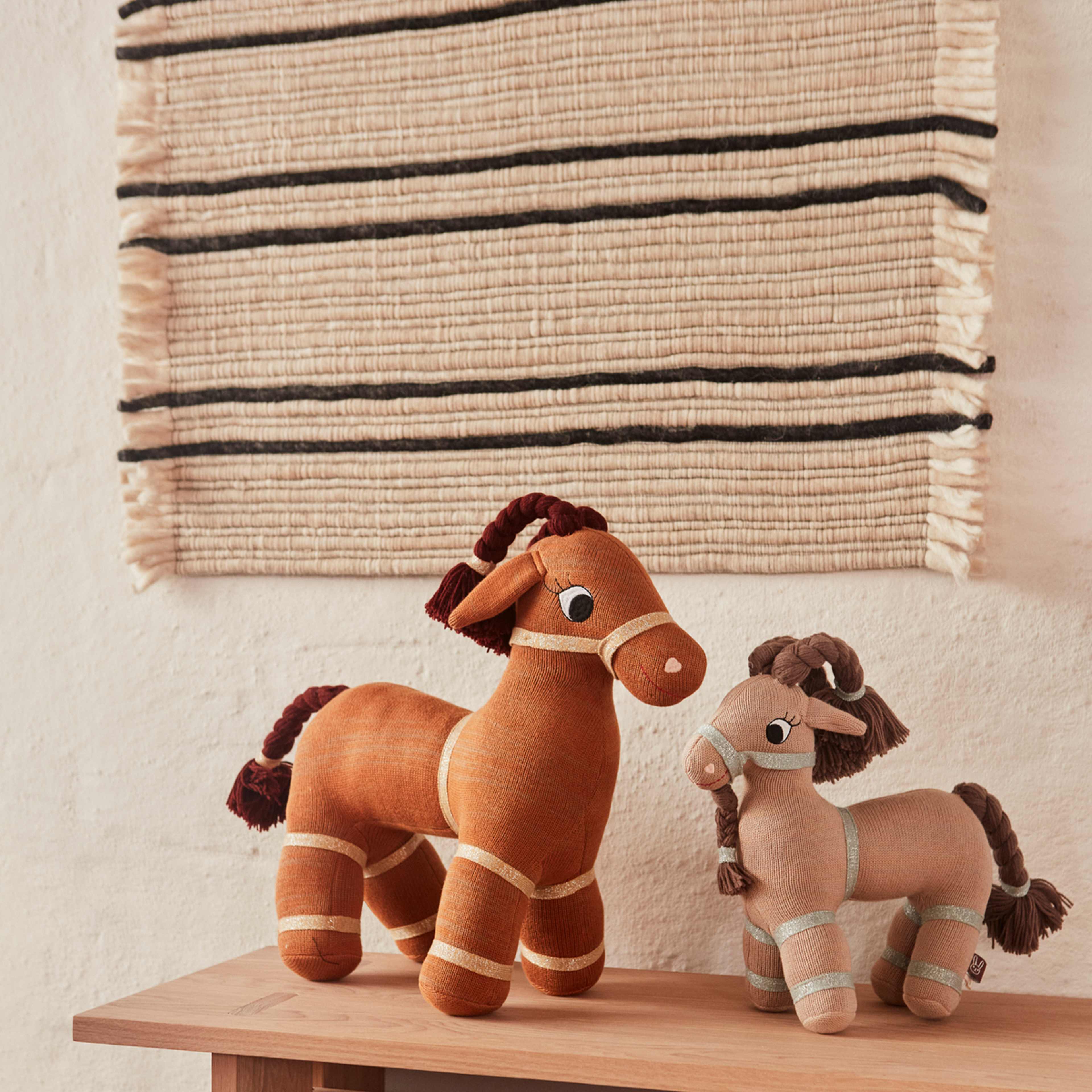 Billy Goat, från OYOY Mini, i färgen light brown. Klicka för att öppna bilden i stort format