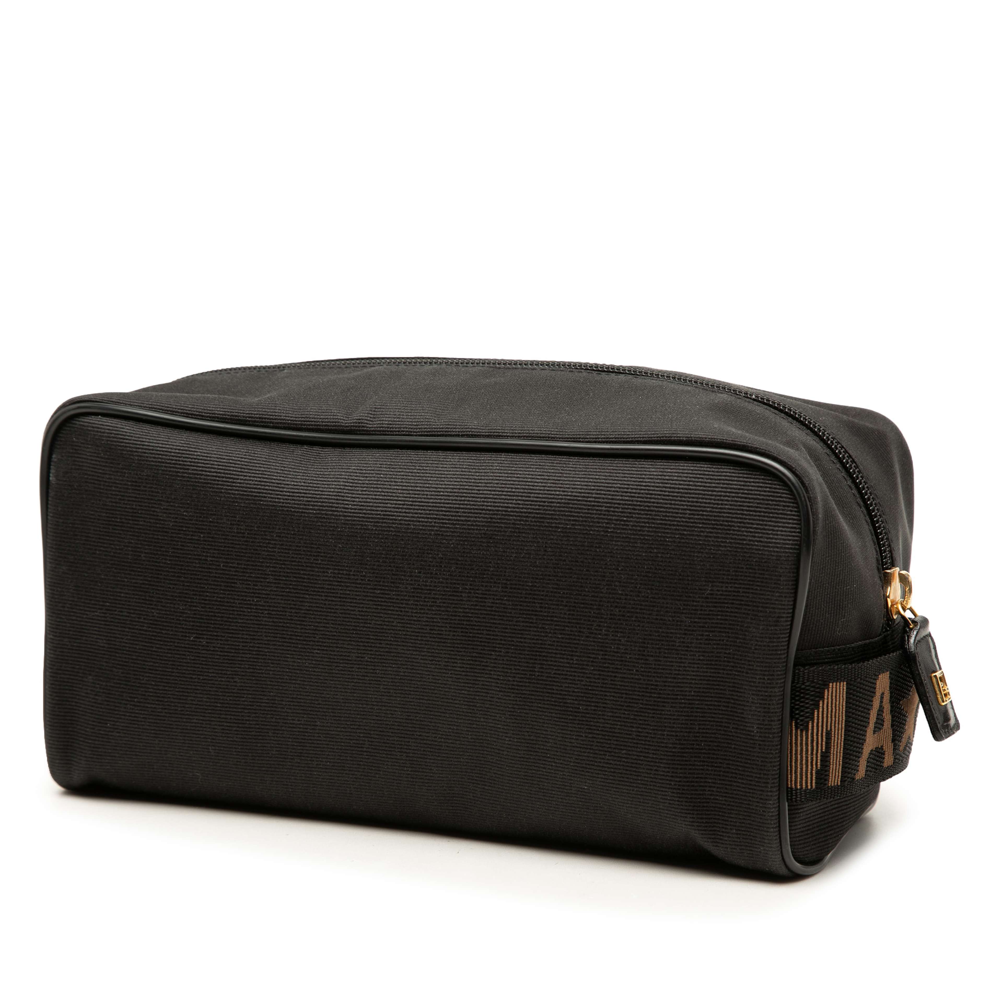 Fendi Nylon Logo Toiletry Pouch, från Luxclusif, i färgen svart. Klicka för att öppna bilden i stort format