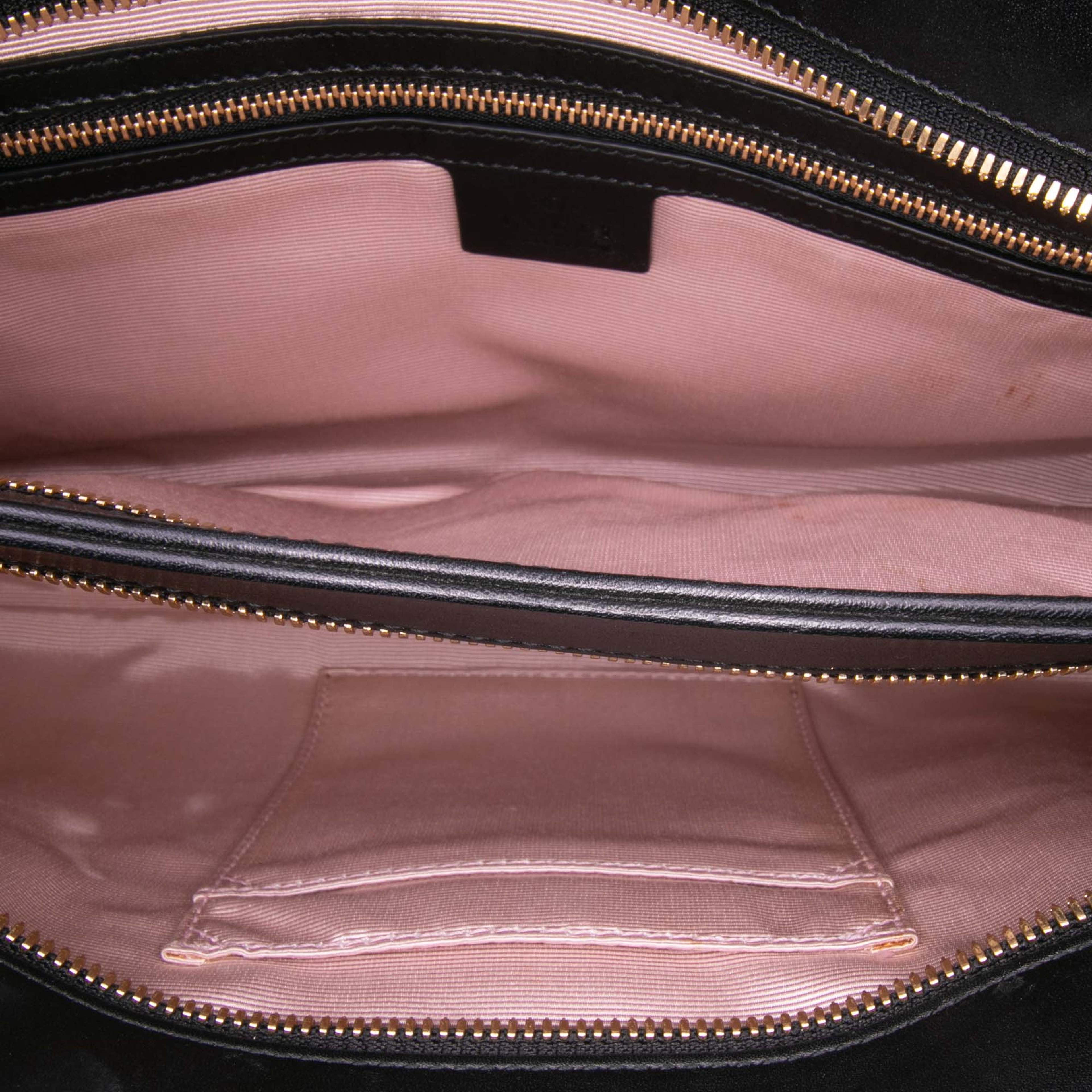 Gucci Leather Arli Shoulder Bag, från Luxclusif, i färgen black. Klicka för att öppna bilden i stort format