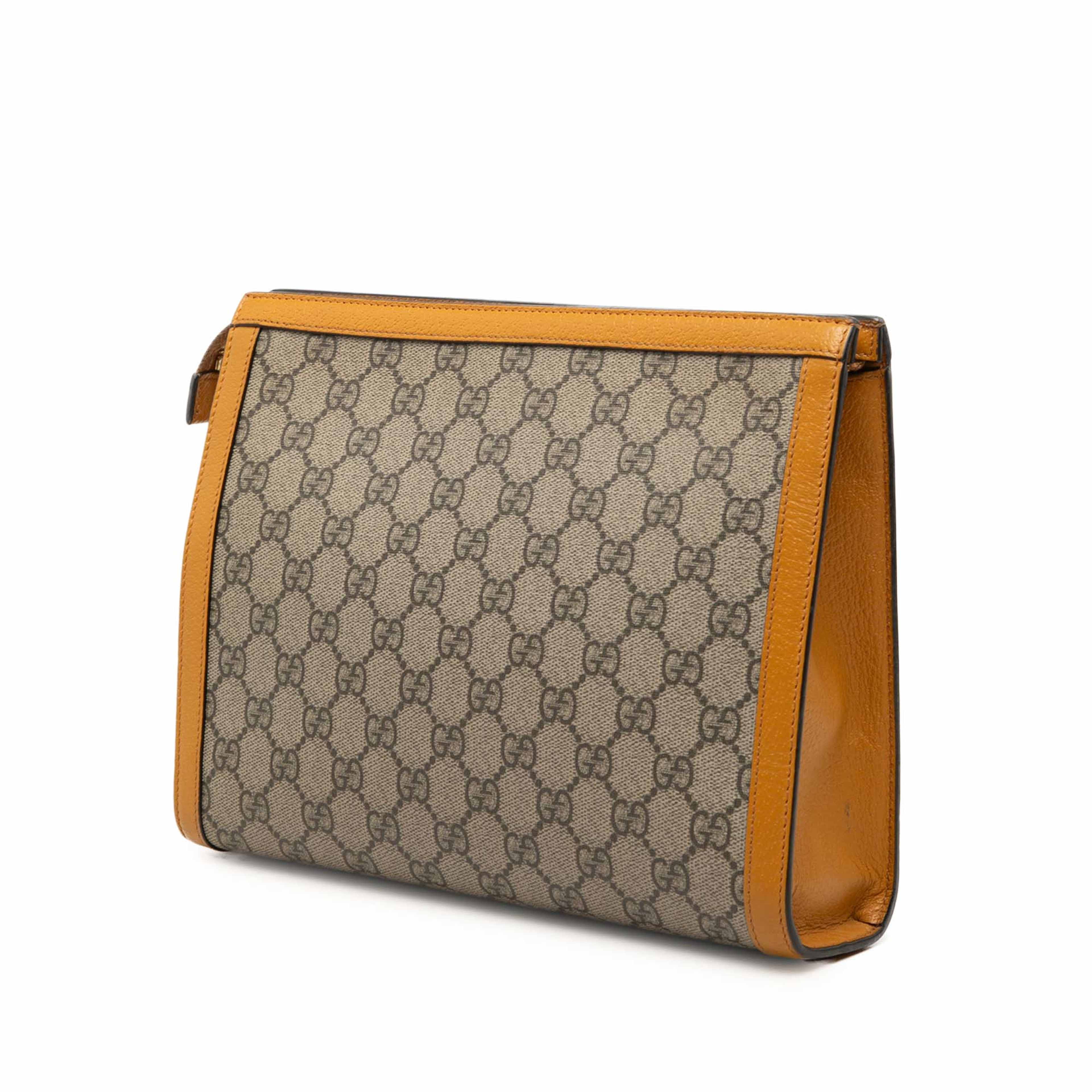 Gucci Kai Gg Supreme Teddy Bear Clutch, från Luxclusif, i färgen beige. Klicka för att öppna bilden i stort format
