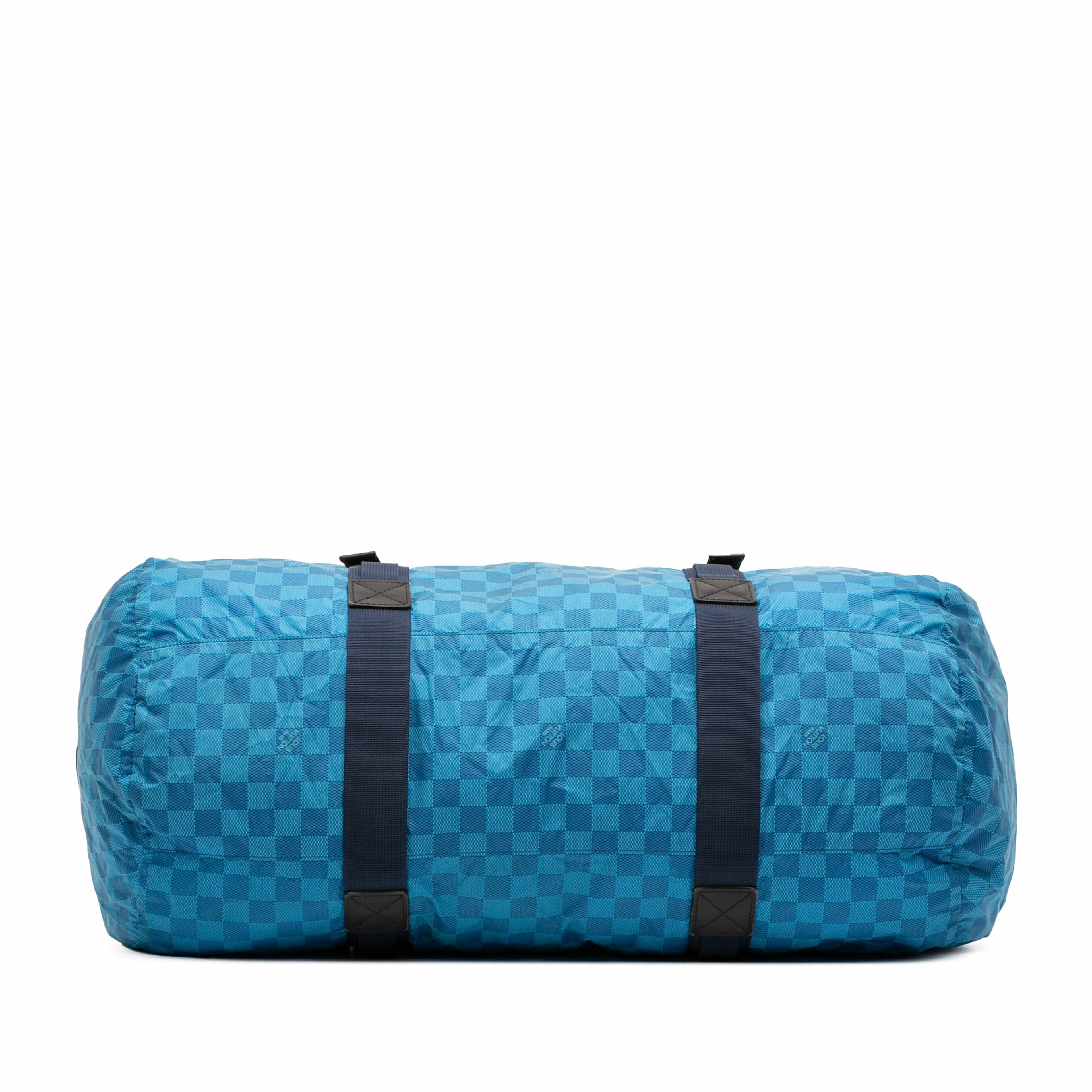 Louis Vuitton Damier Aventure Practical Bag, från Luxclusif, i färgen blue. Klicka för att öppna bilden i stort format