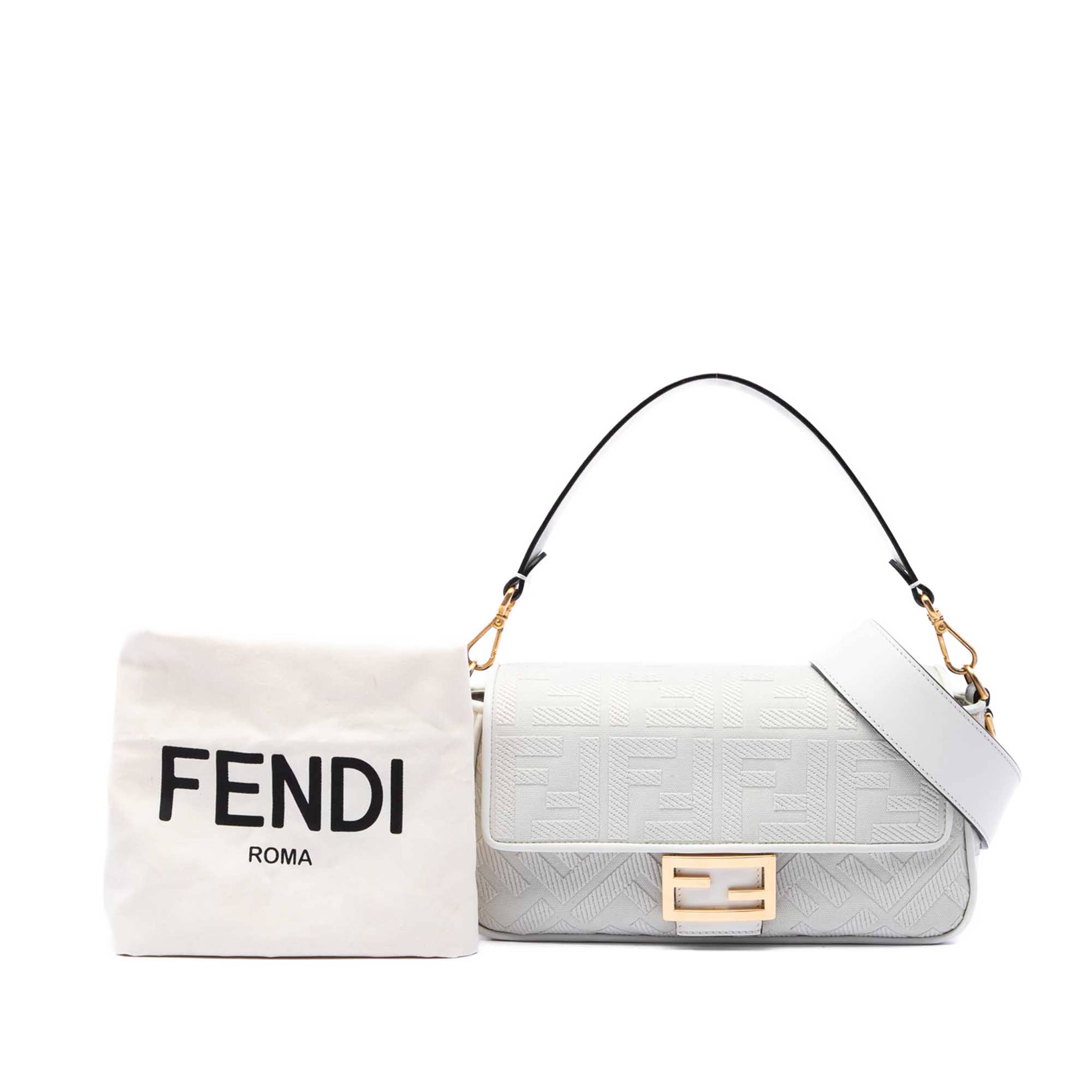 Fendi Zucca Embroidered Canvas Baguette Satchel, från Luxclusif, i färgen vit. Klicka för att öppna bilden i stort format
