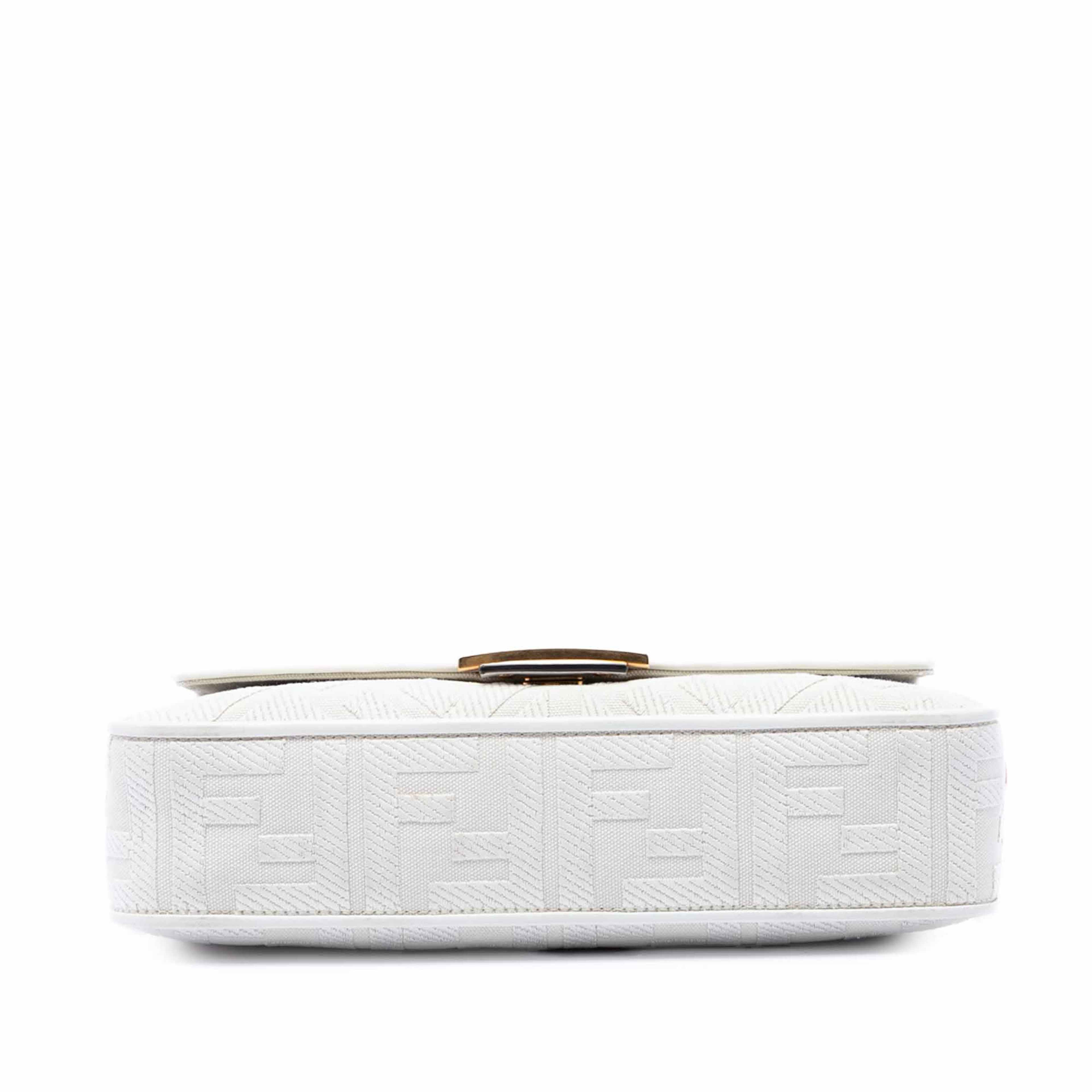 Fendi Zucca Embroidered Canvas Baguette Satchel, från Luxclusif, i färgen vit. Klicka för att öppna bilden i stort format