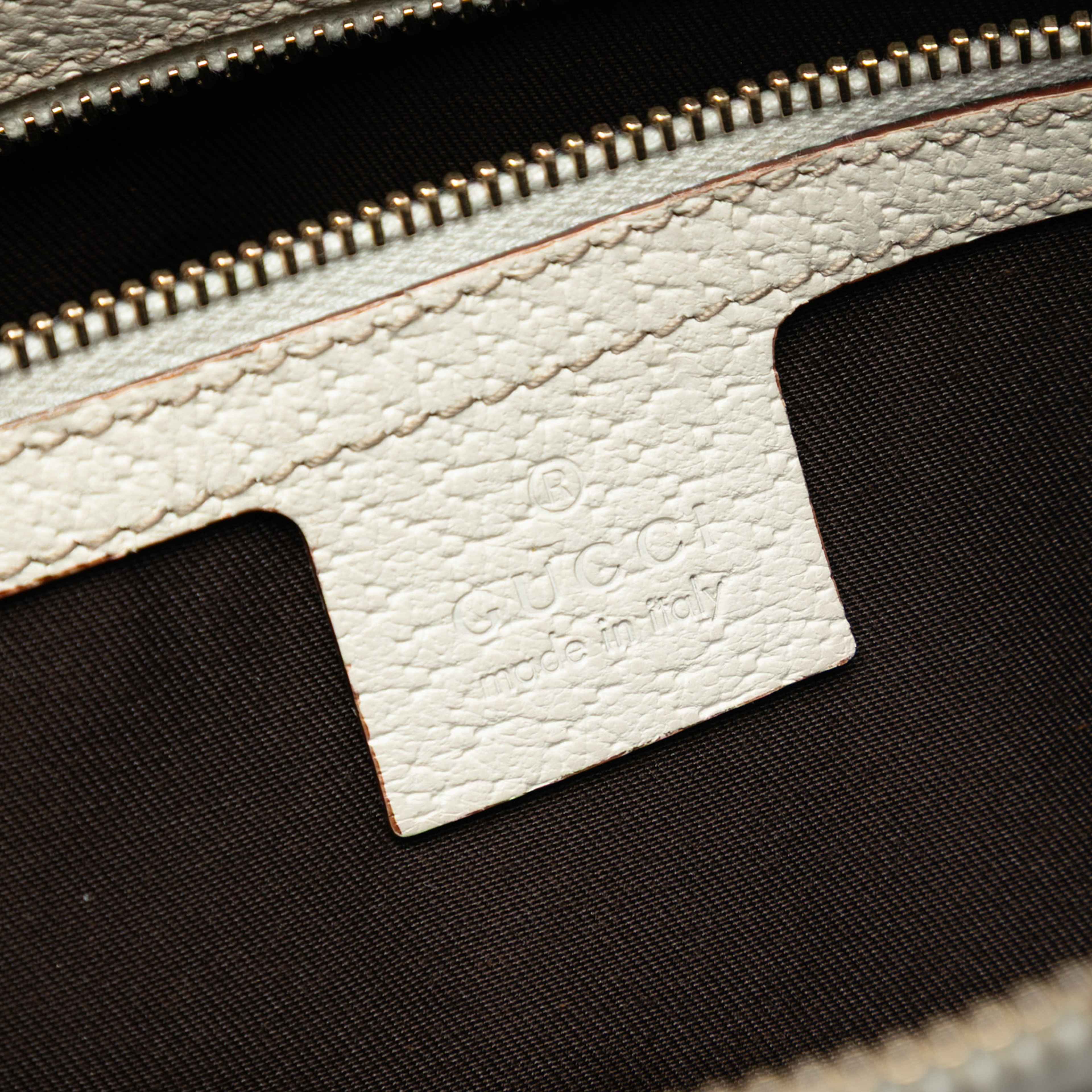 Gucci Gg Canvas Shoulder Bag, från Luxclusif, i färgen beige. Klicka för att öppna bilden i stort format