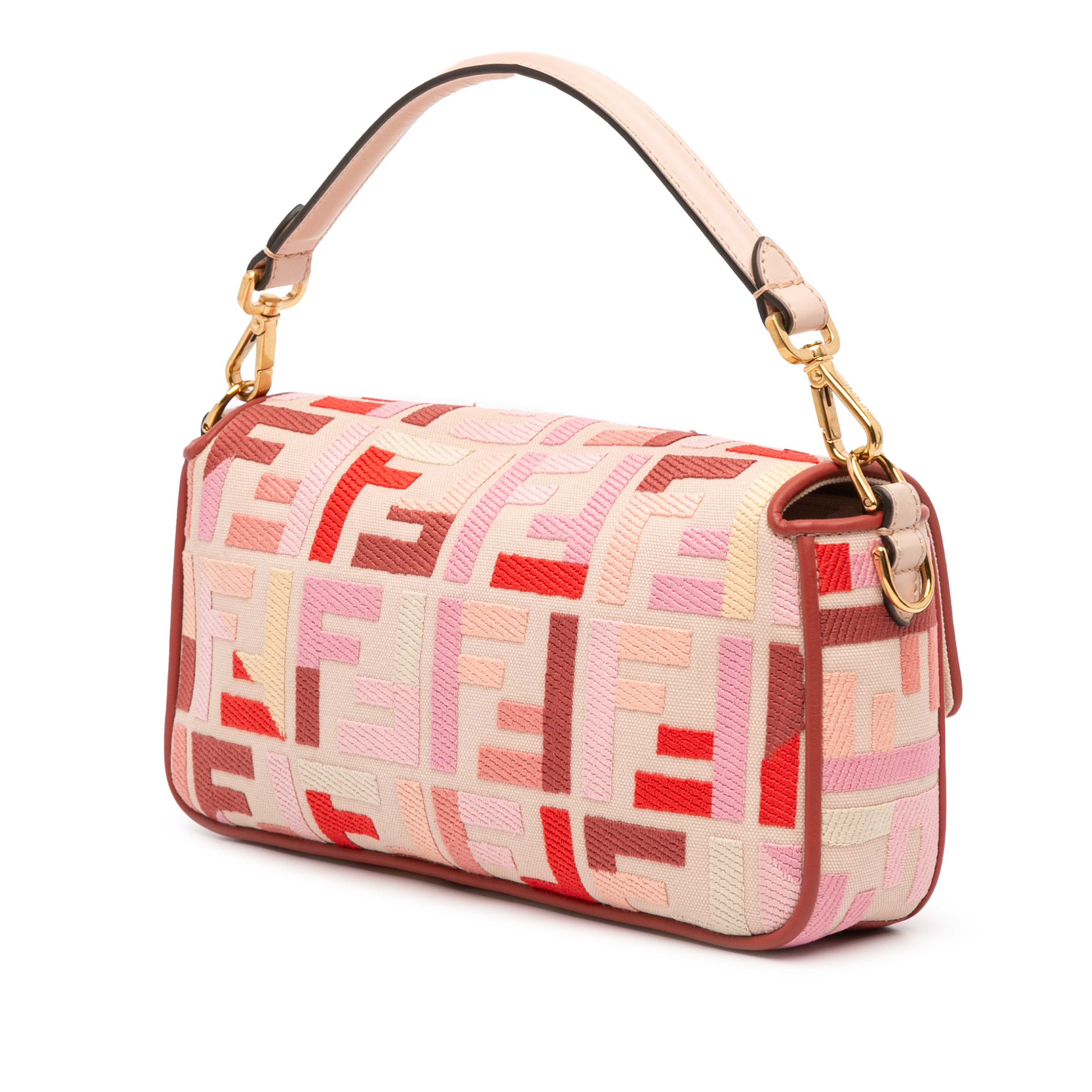 Fendi Zucca Embroidered Canvas Baguette Satchel, från Luxclusif, i färgen pink. Klicka för att öppna bilden i stort format