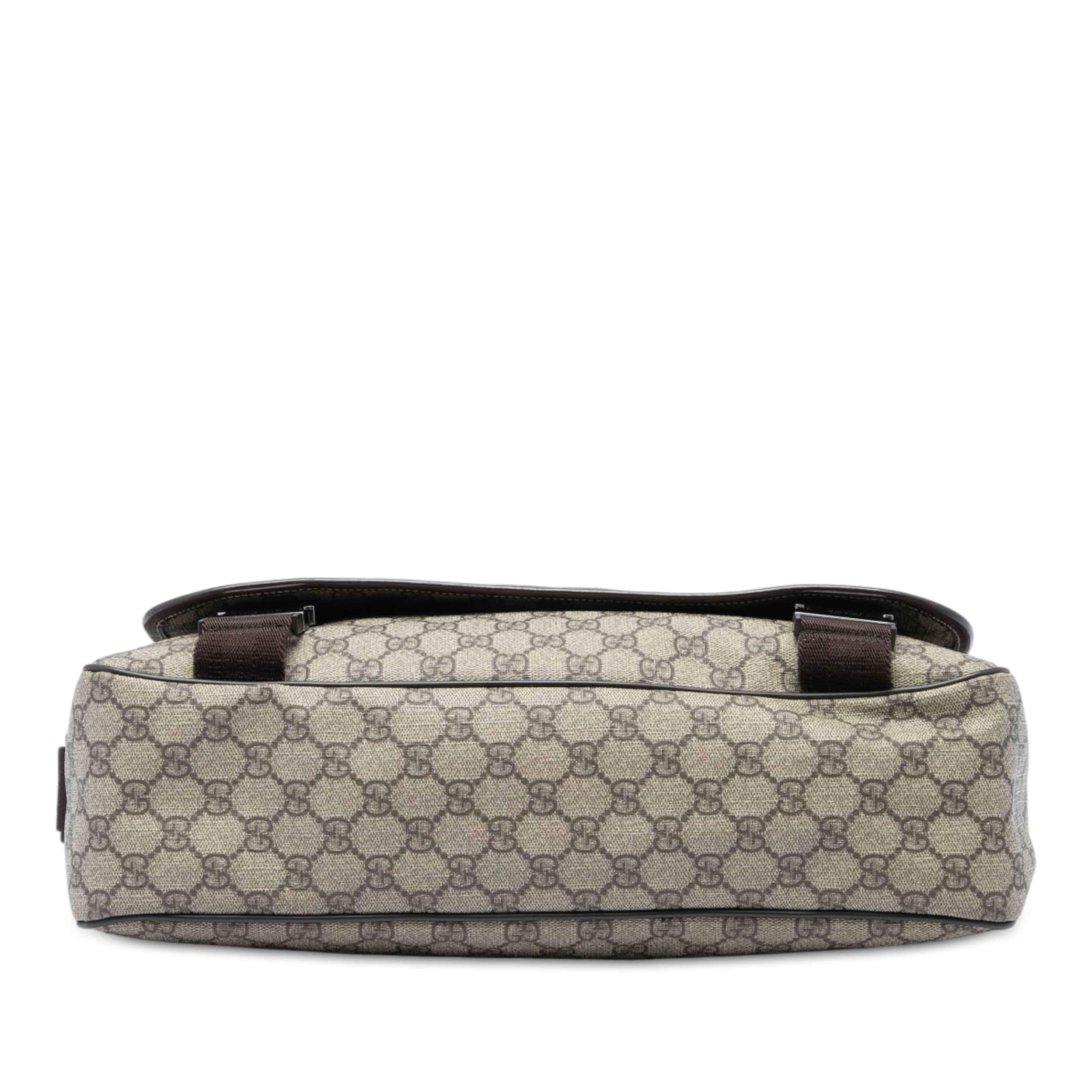 Gucci Gg Supreme Interlocking G Crossbody, från Luxclusif, i färgen beige. Klicka för att öppna bilden i stort format