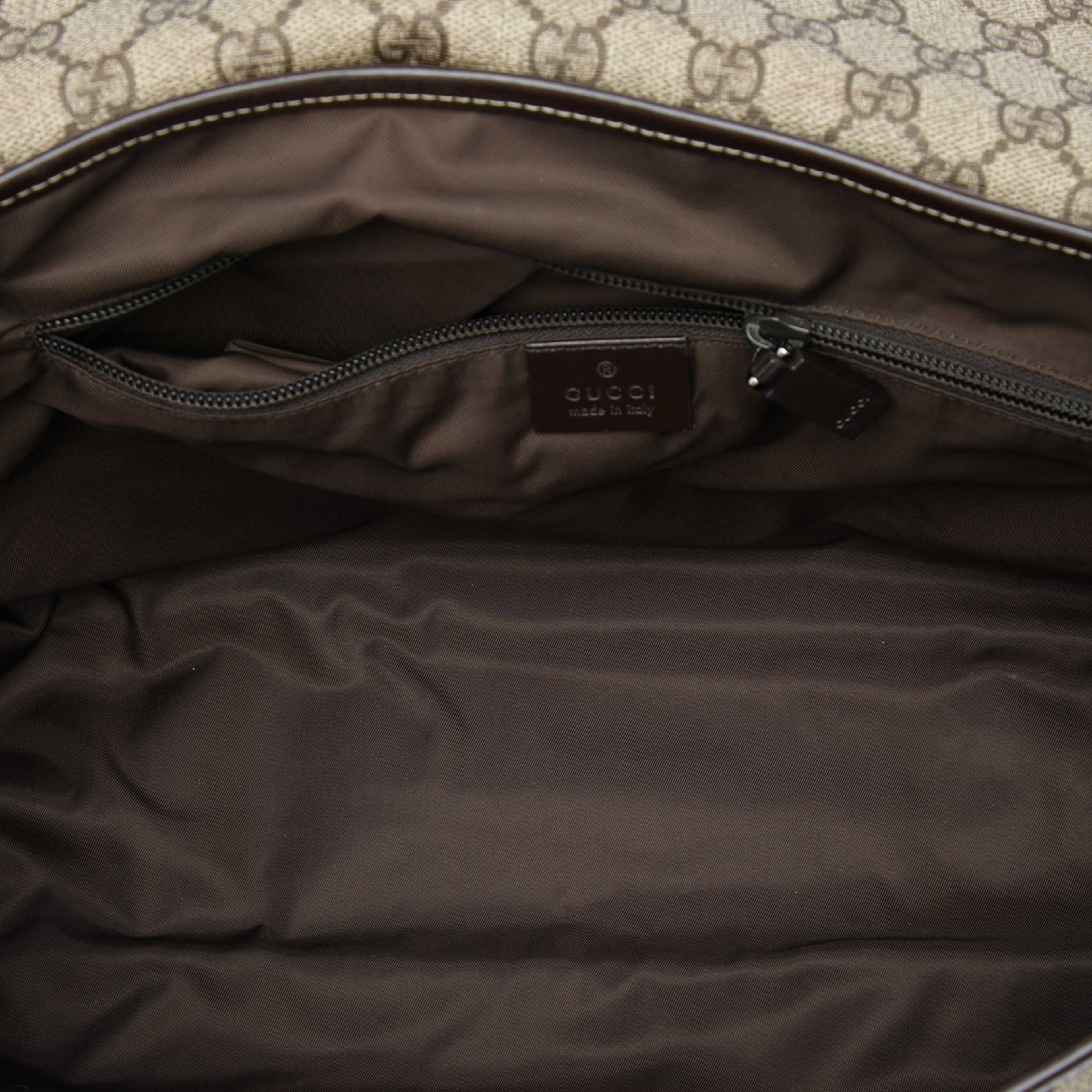 Gucci Gg Supreme Interlocking G Crossbody, från Luxclusif, i färgen beige. Klicka för att öppna bilden i stort format