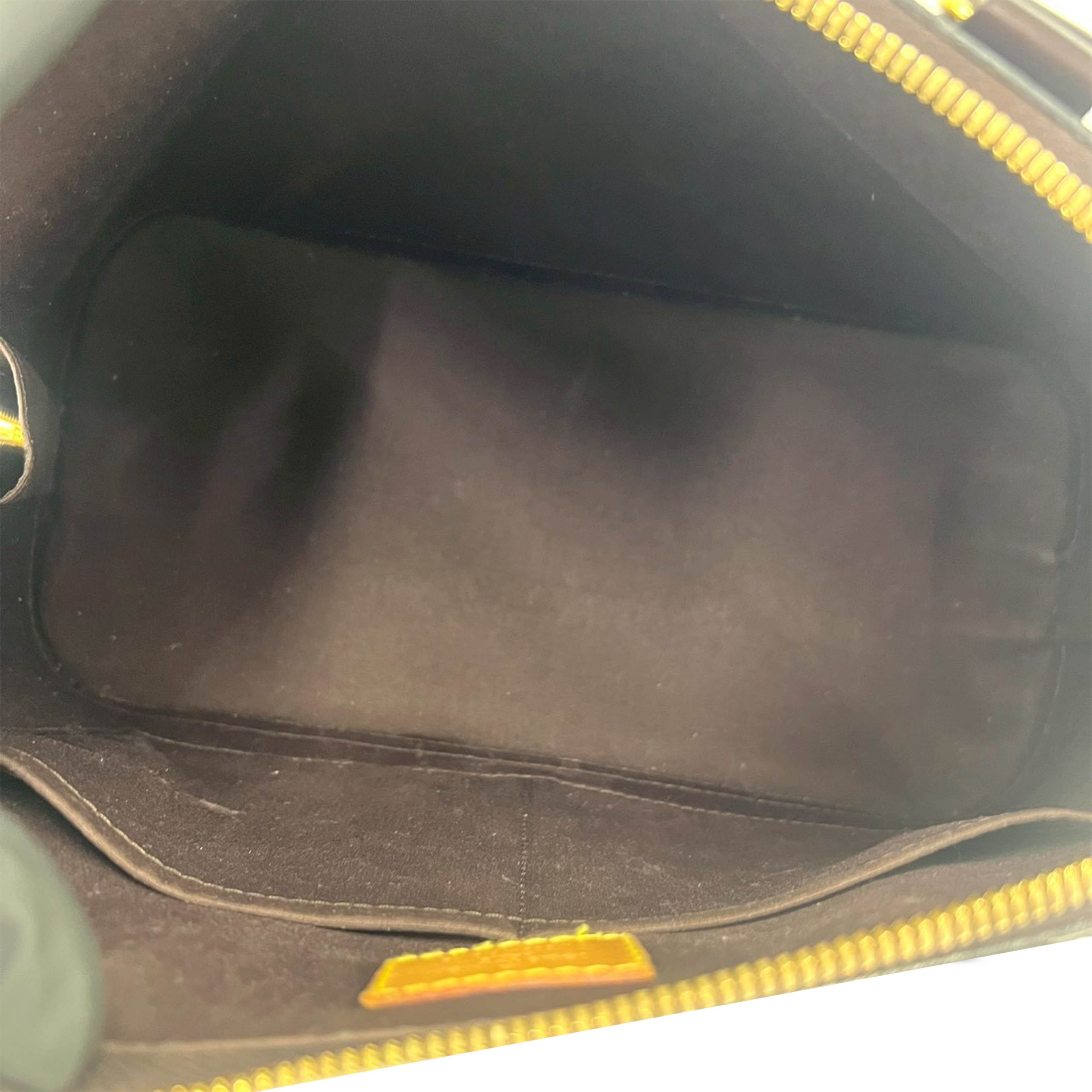 Louis Vuitton Monogram Vernis Alma Pm, från Luxclusif, i färgen plum. Klicka för att öppna bilden i stort format