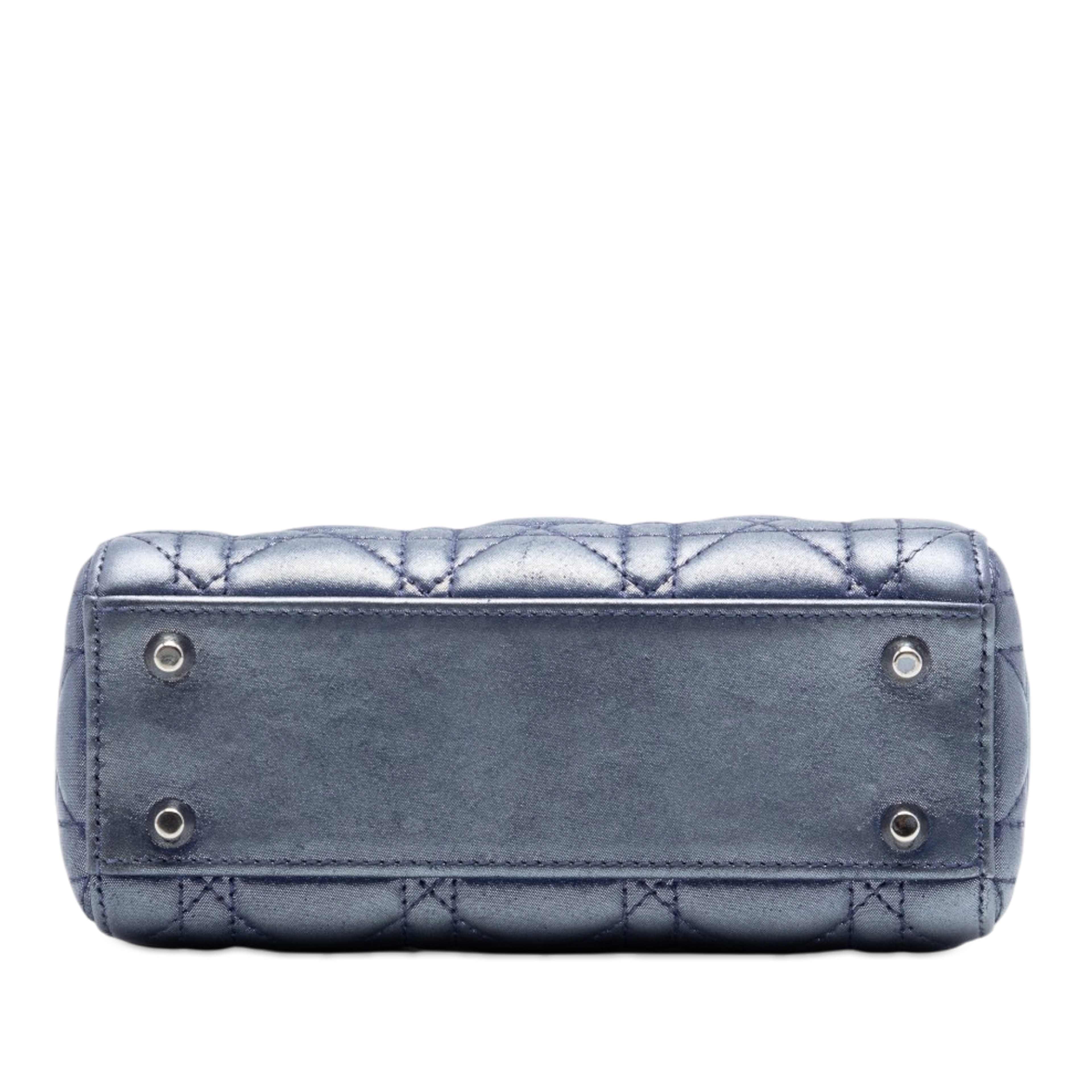 Dior Mini Iridescent Lambskin Cannage Lady Dior, från Luxclusif, i färgen dark blue. Klicka för att öppna bilden i stort format