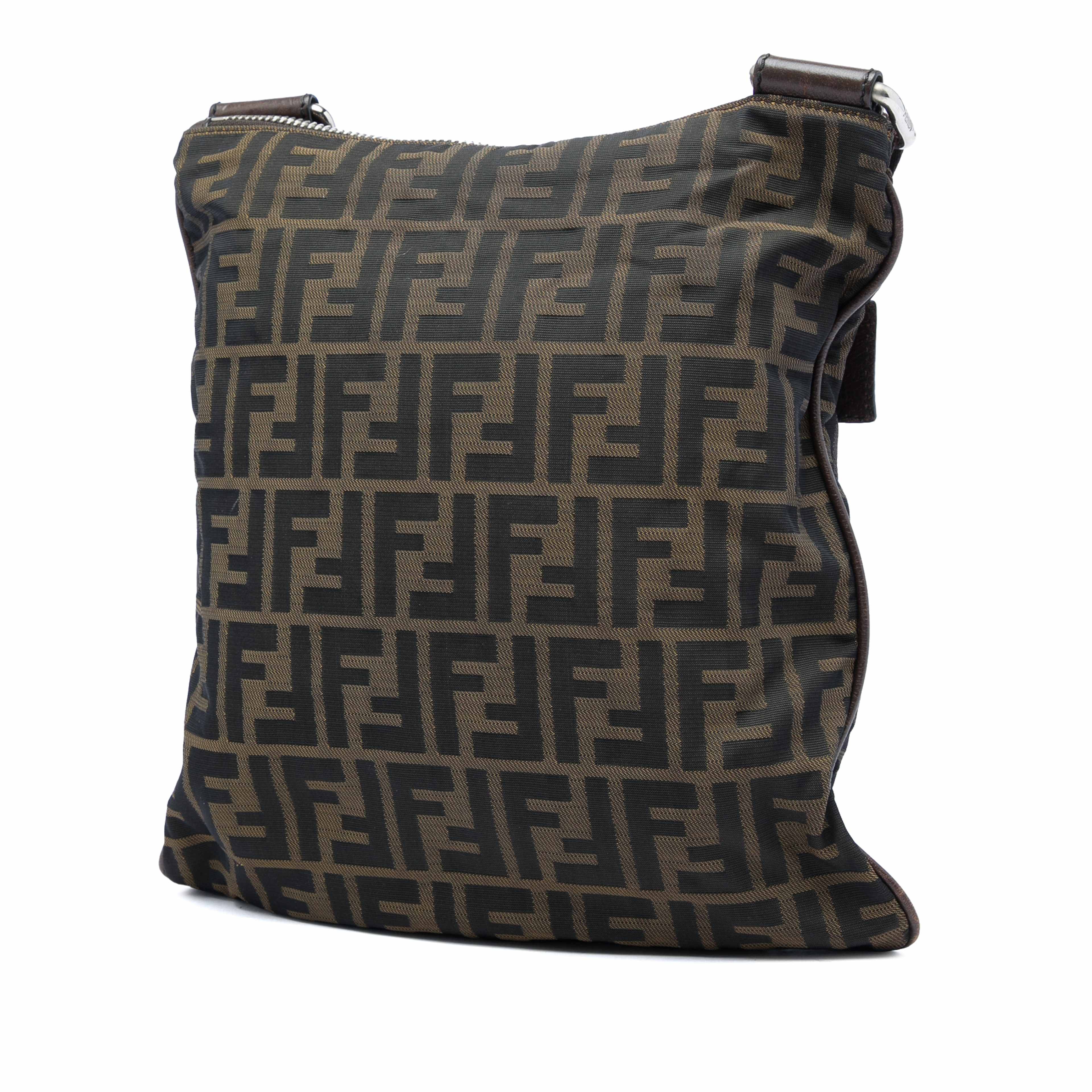 Fendi Zucca Canvas Crossbody, från Luxclusif, i färgen brun. Klicka för att öppna bilden i stort format