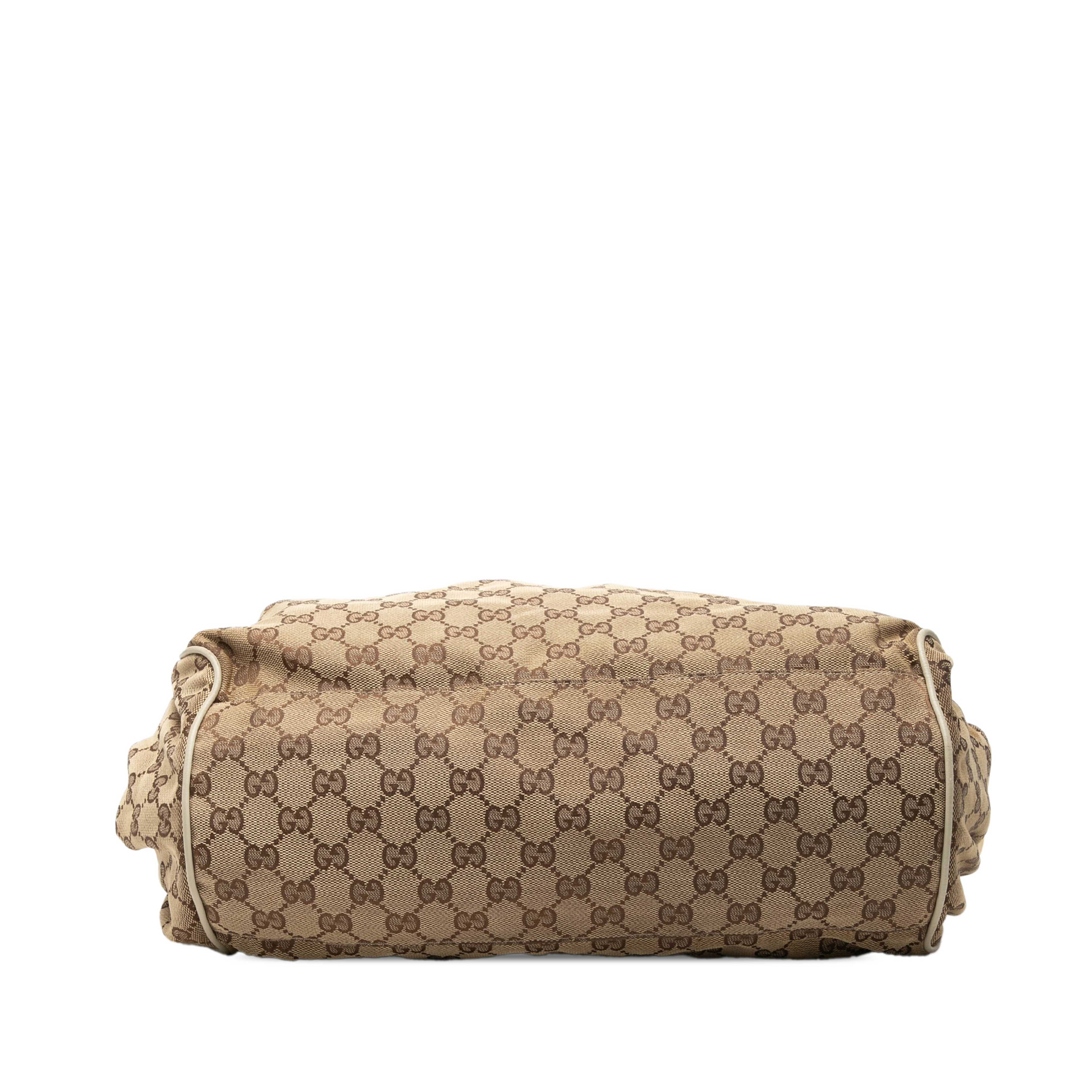 Gucci Gg Canvas Sukey Satchel, från Luxclusif, i färgen beige. Klicka för att öppna bilden i stort format