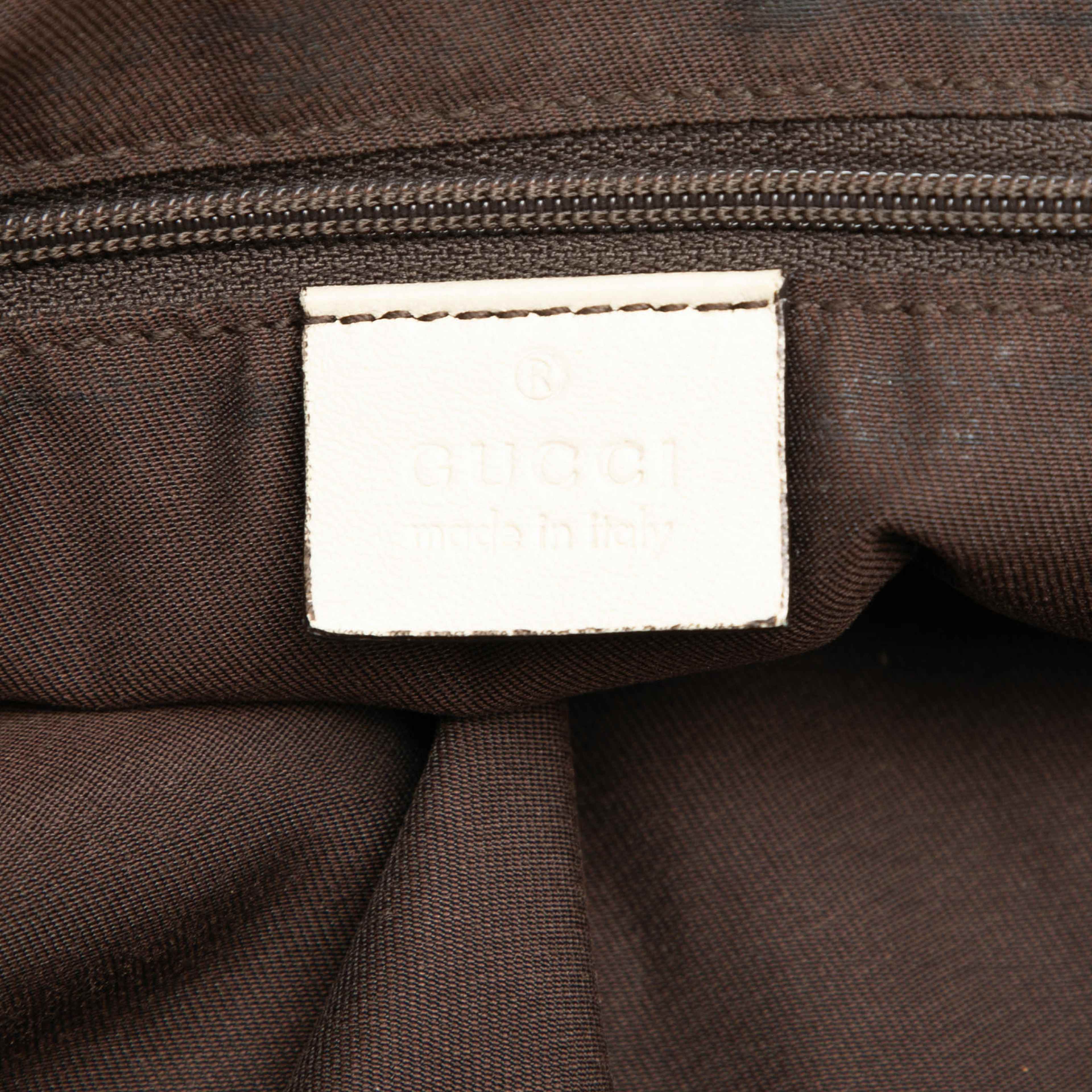 Gucci Gg Canvas Sukey Satchel, från Luxclusif, i färgen beige. Klicka för att öppna bilden i stort format