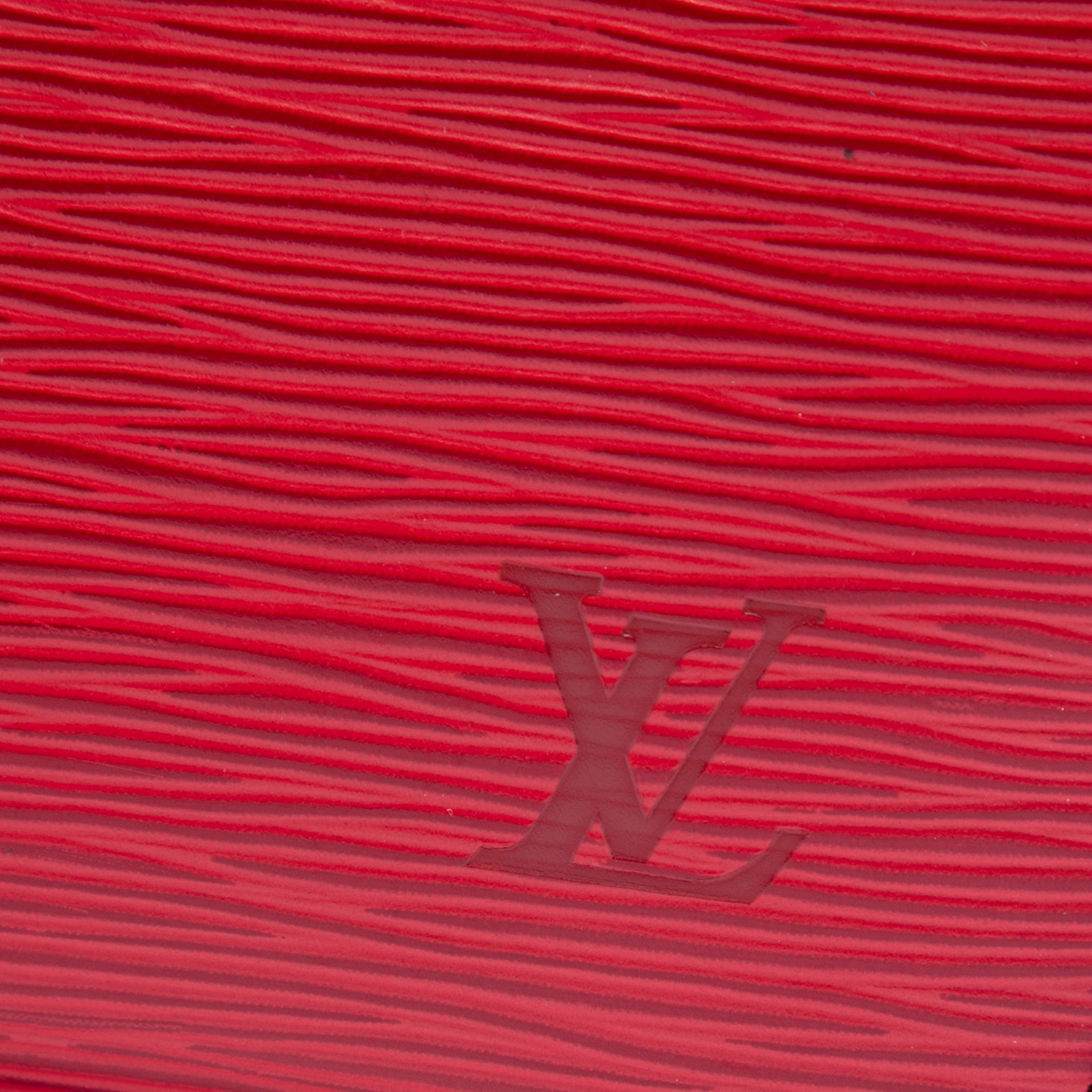 Louis Vuitton Epi Pont Neuf, från Luxclusif, i färgen röd. Klicka för att öppna bilden i stort format