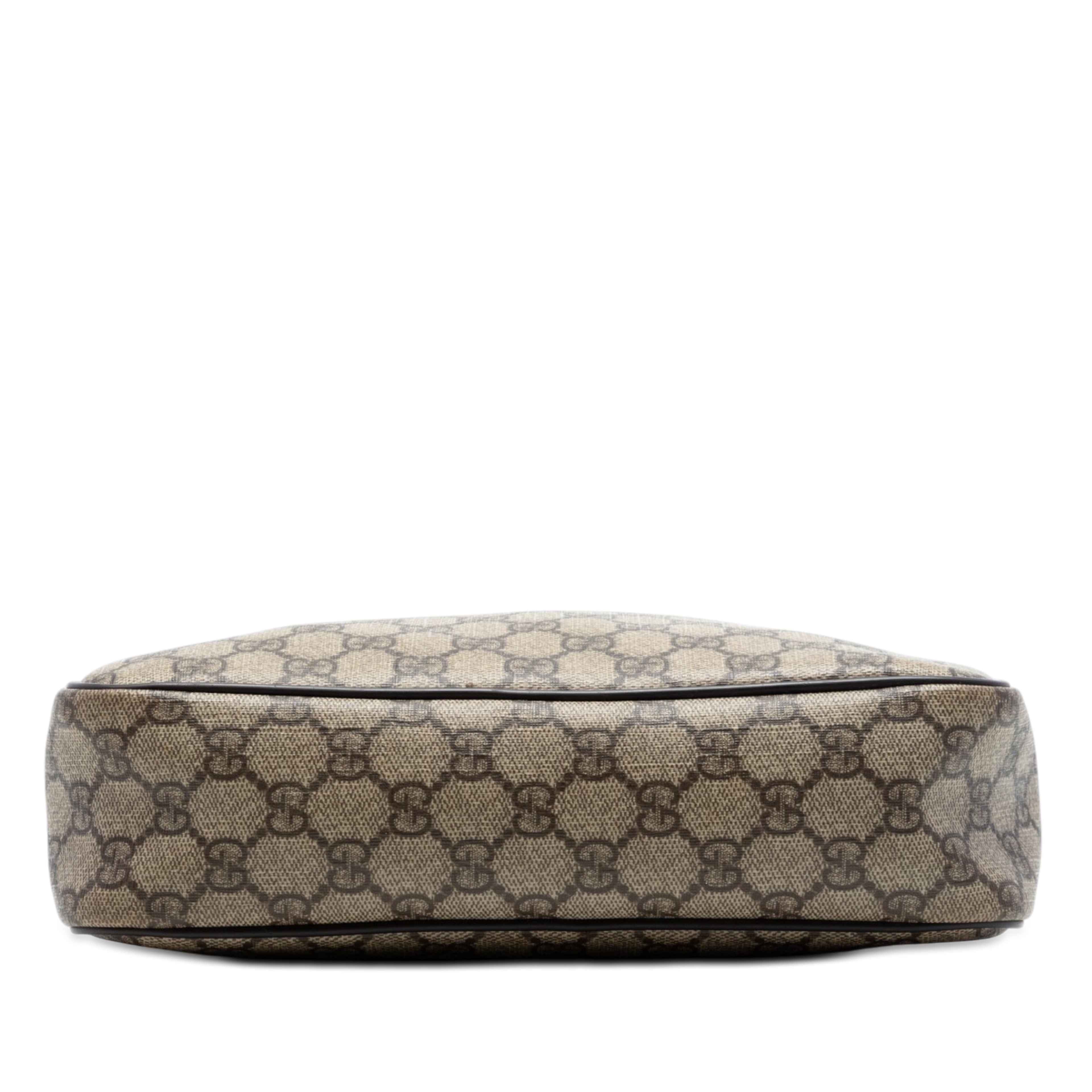 Gucci Gg Supreme Crossbody, från Luxclusif, i färgen beige. Klicka för att öppna bilden i stort format