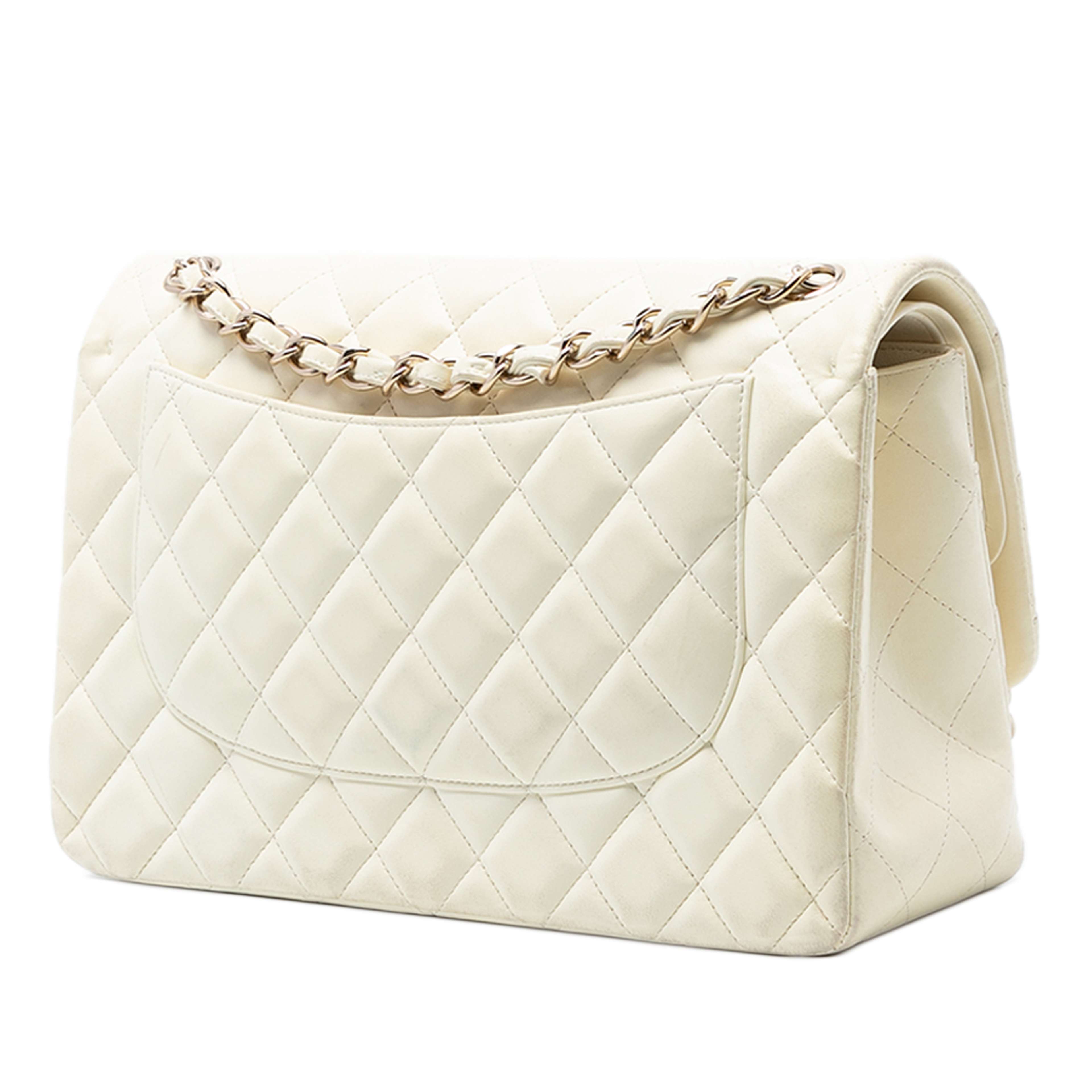 Chanel Jumbo Classic Lambskin Double Flap, från Luxclusif, i färgen ivory. Klicka för att öppna bilden i stort format